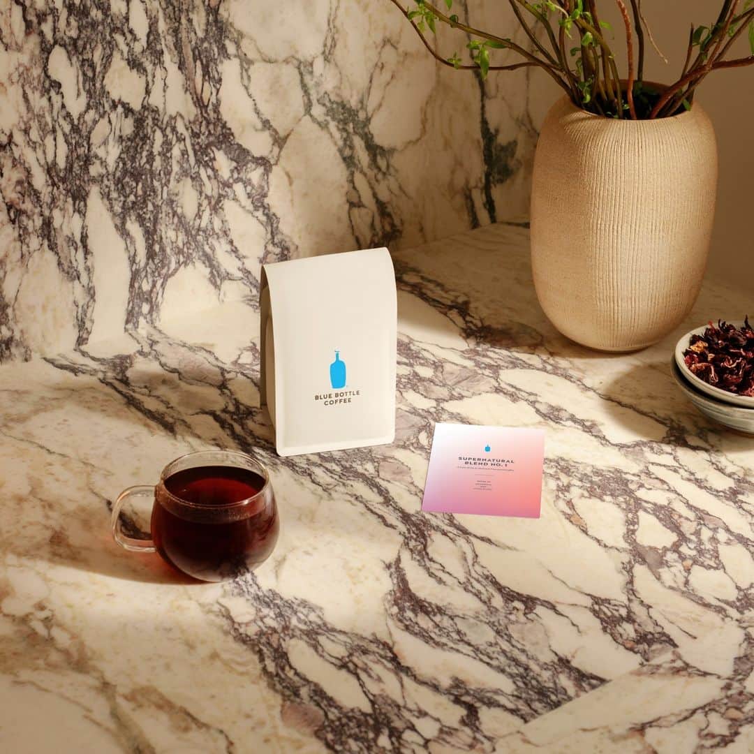 Blue Bottle Coffeeのインスタグラム：「Meet Supernatural Blend No. 1: an unrestrained flavor profile unlike any other. ⁠ ⁠ Since the beginning, we’ve prided ourselves on our iconic coffee blends. And, for just as long, we’ve been champions of the funky, fruity flavors of natural processed coffees. Now, we’re bringing these passions together with a first-of-its-kind blend of two natural processed coffees. ⁠ ⁠ Supernatural Blend No. 1 is bright and arresting, with notes of strawberry, date, and crème brûlée. It’s the kind of unique flavor expression that’s possible only through expert blending. ⁠ ⁠ Taste the unique difference, order yours now.」