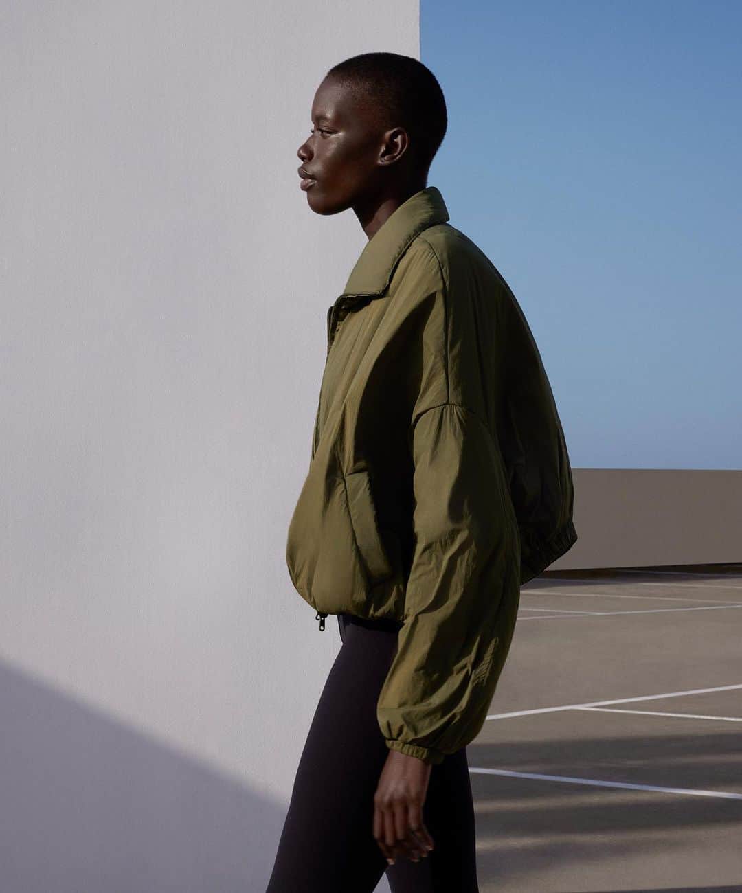 Oyshoのインスタグラム：「Water-repellent crop bomber jacket & core control compressive super-high-rise leggings . . . #oysho #newin」