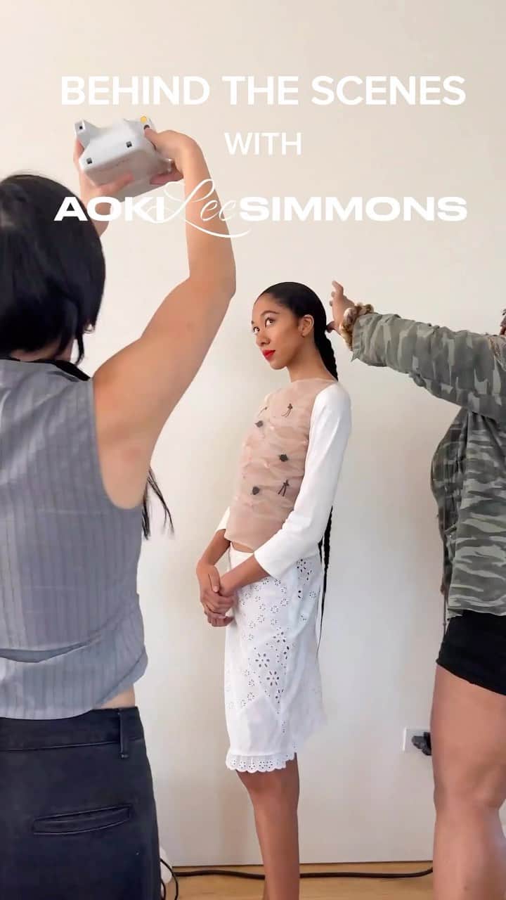Teen Vogueのインスタグラム：「A behind-the-scenes look at our September cover shoot with @aokileesimmons 💟 Read our interview with the 20-year-old model at the #linkinbio 🔥 (📹: @ali.farooqui23)」