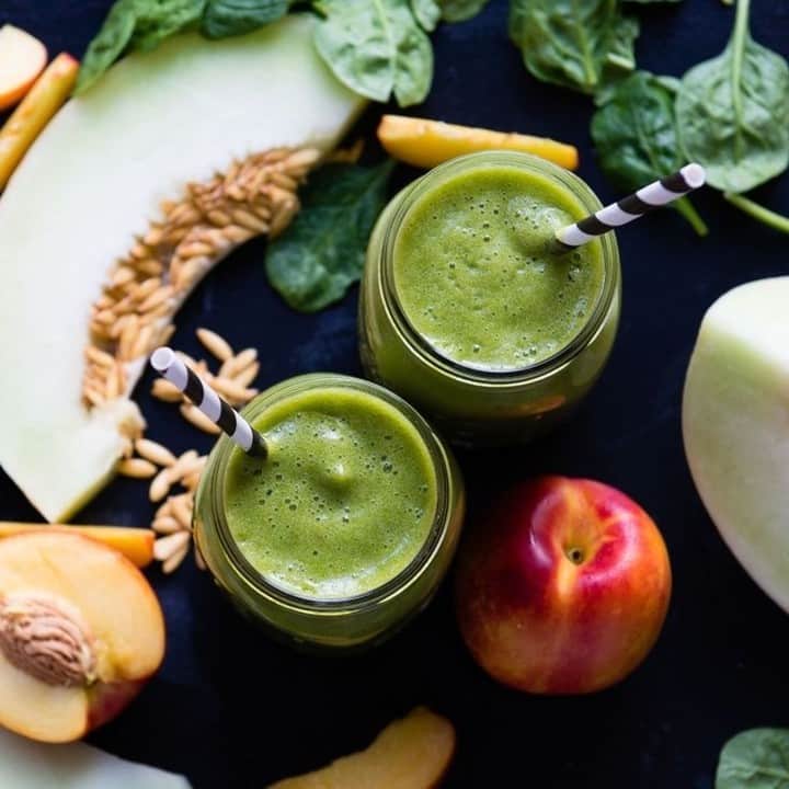 Simple Green Smoothiesのインスタグラム：「NEW! Honeydew Smoothie 🍈⁣ ⁣ Hydrate & refresh with this smoothie on long hot 🥵 days. With only 4 ingredients, it will cool you off with it's natural electrolytes from coconut water. 💦⁣ ⁣ 👉 Click the link in bio for the recipe⁣⁣⁣⁣⁣ ⁣ #honeydew #fruitsmoothie #electrolytes #plantbaseddiet #healthysmoothies #coconutwater #plantpowered #poweredbyplants」