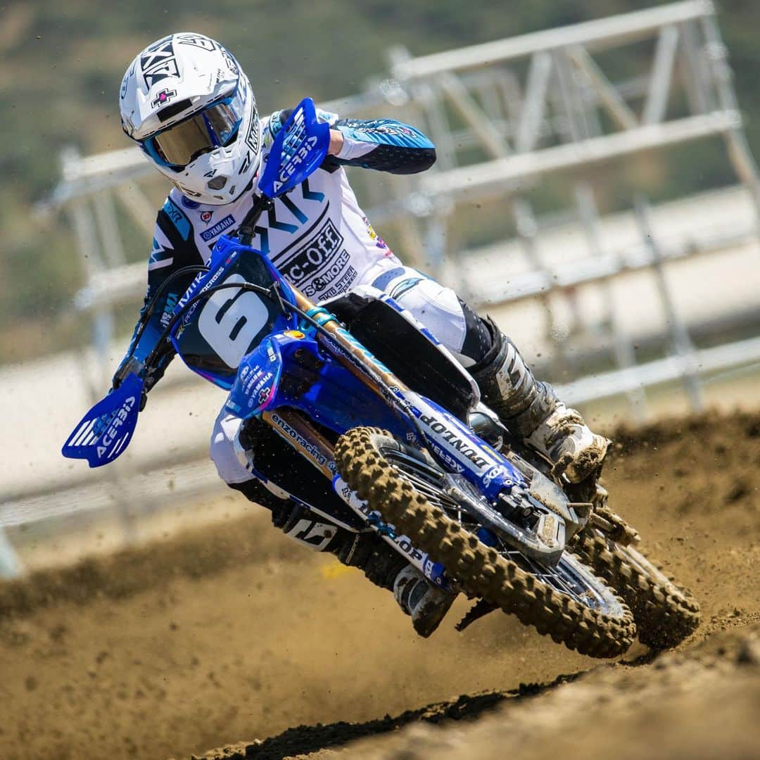Racer X Onlineのインスタグラム：「We haven’t seen Jeremy Martin since his crash and broken wrist at Hangtown but the former 2️⃣ time 250 @promotocross champion has announced a 3 year extension with the Muc-Off/FXR/ClubMX Yamaha. This is probably our first post to mention the 2026 season--which is how far out JMart's new deal goes‼️  📷 @align.with.us」