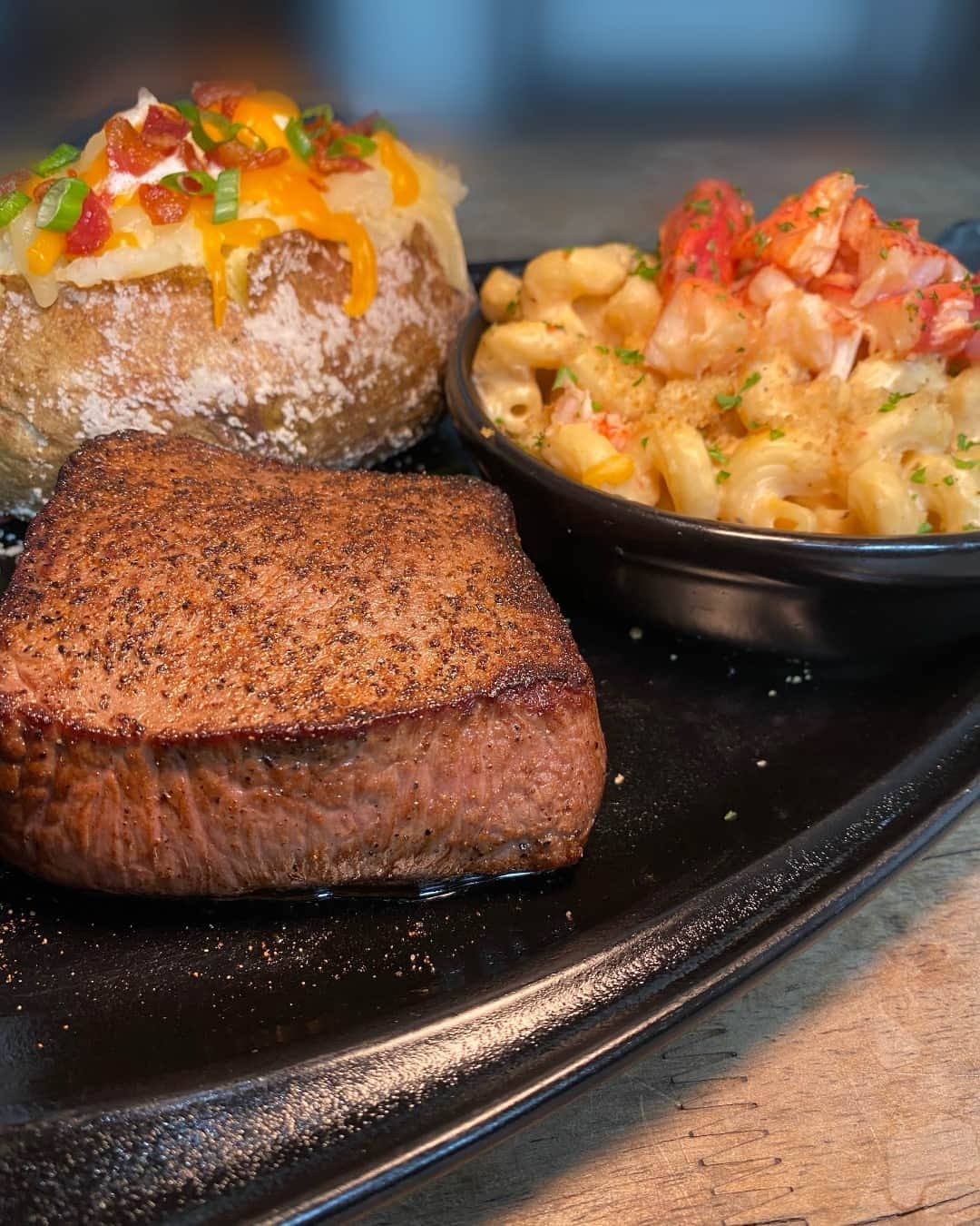 Outback Steakhouseさんのインスタグラム写真 - (Outback SteakhouseInstagram)「Lobsterific dinner goals.   📸 Sirloin and Lobster Mac & Cheese. Available for a limited time and starting at $16.99」9月13日 3時12分 - outback