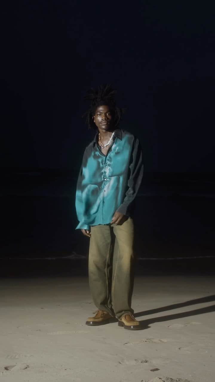 エイティーズのインスタグラム：「Night at Laboma Beach」