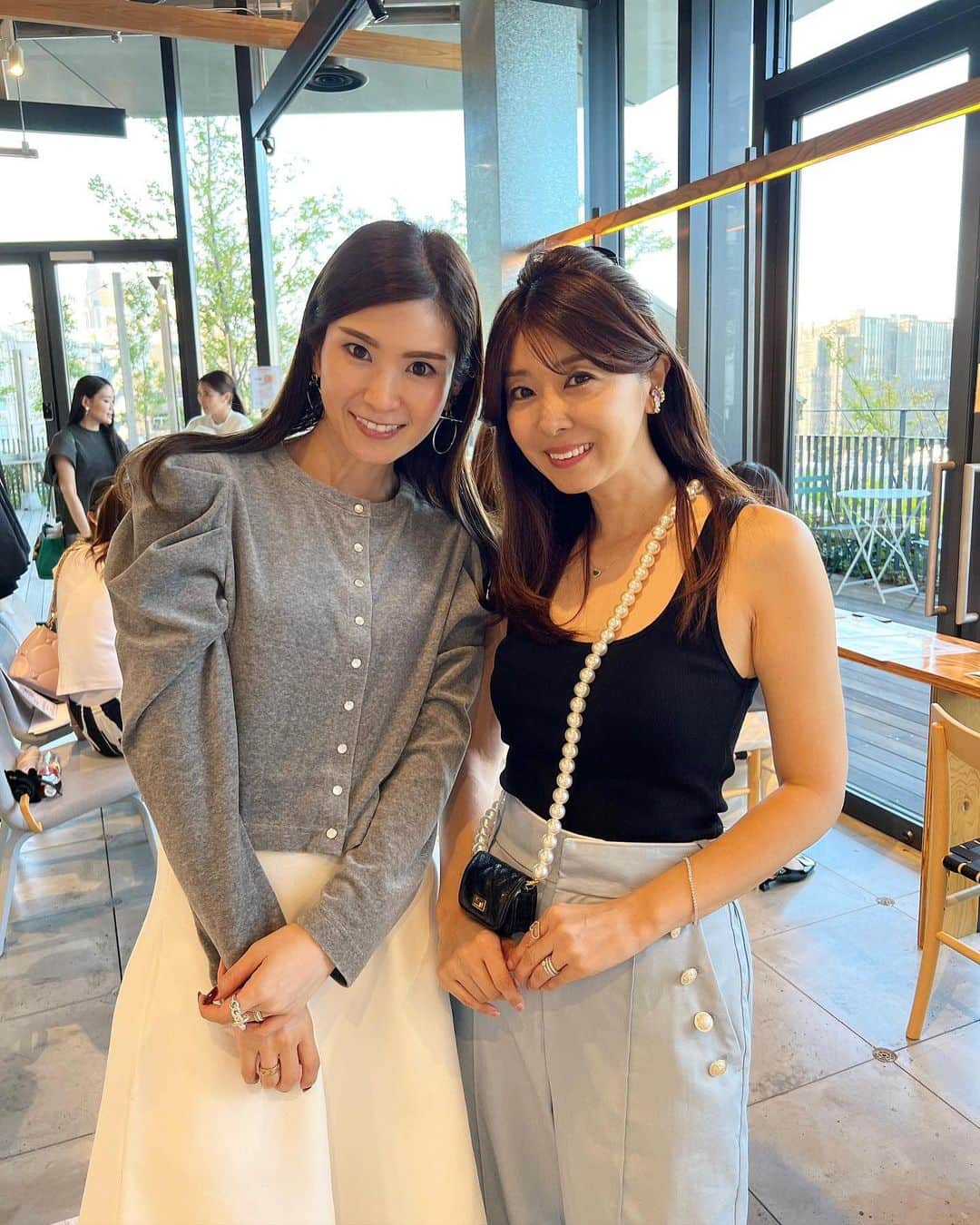 のインスタグラム：「今日はドルチェさんの展示会へ♡ 2023AW COLLECTION✨ 狙っていたあれを購入しました‼️ @dolce._official   あれ？！とは近日公開予定のYouTube 『矢部美穂チャンネル』で是非ご覧ください♡ 1年ぶりドルチェのオーナーなゆきさんとパチリ📷✨ 可愛いね🩷　 明日はラジオ収録✨頑張るぞー💪  #ドルチェ #40代コーデ  #40代ファッション #2023AW #40代 #矢部美穂」