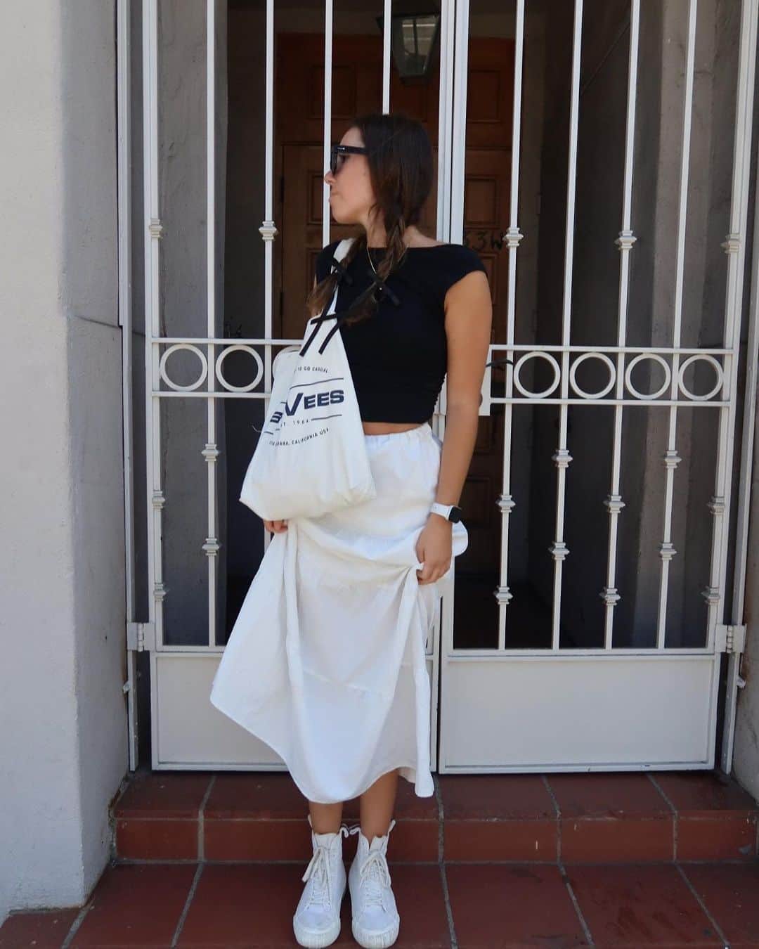 シービーズのインスタグラム：「@natalie.decollibus styling her La Brea Lug High Tops from Summer to Fall. 🍂   #hightopsneakers #falloutfits #maxiskirtoutfits」