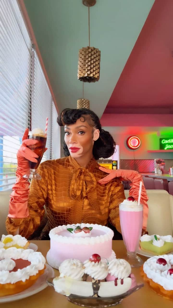 ウィニー・ハーロウのインスタグラム：「Please don’t act like your in a Wes Anderson film during your Stylist Magazine Cover shoot… 📽️🎞️🧡 @winnieharlow @stylistmagazine Photographer @jasonkimstudio Fashion Director @le_reber Photography Director @tomgormer Hair @jstayready_ Make up @adamburrell Manicure @rachel.messick LA production @annee_elliot Editor @alixkwalker1 Bts @byjamiebruce Entertainment Director @helenrollerskates Shot on location @pink_motel_1946 @discoverla」