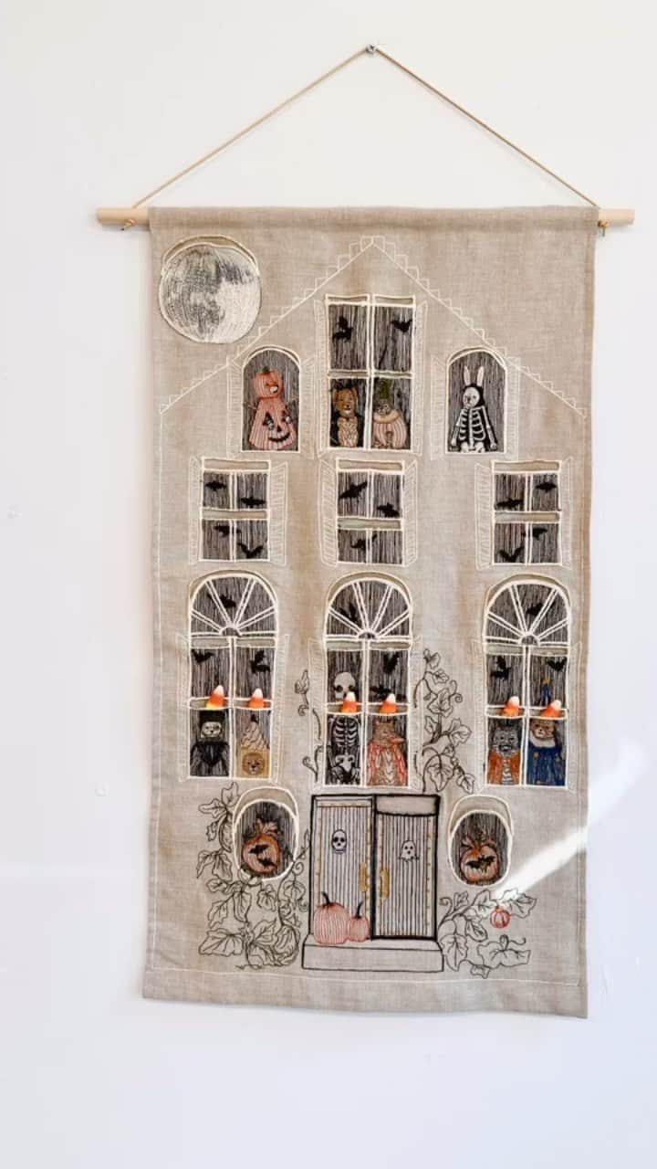 コーラル アンド タスクのインスタグラム：「Every night is for trick-or-treating this October! Countdown the days until Halloween with our first every Halloween Advent Calendar. Fill 31 pockets with your own candy and surprises! #halloweendecor #halloweenadventcalendar #coralandtusk」