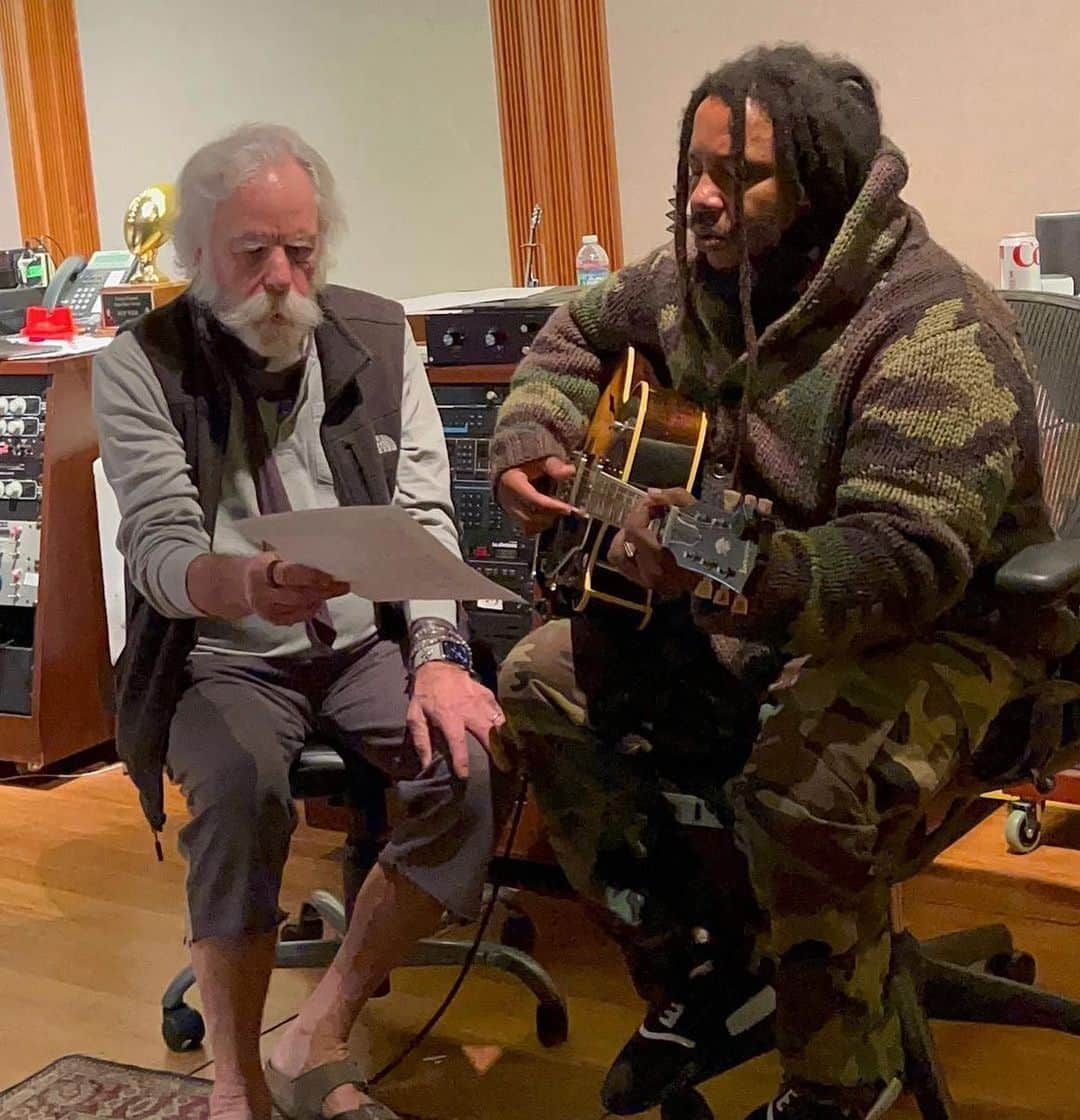 ボブ・マーリーさんのインスタグラム写真 - (ボブ・マーリーInstagram)「@stephenmarley new single “Winding Roads” ft. @bobweir & @jackjohnson is OUT NOW! Listen today at the link in story, and check Ragga new album #OldSoul coming this FRIDAY ✌🏾 #stephenmarley #marleyfamily #LEGACY #newmusic #reggae」9月13日 4時10分 - bobmarley