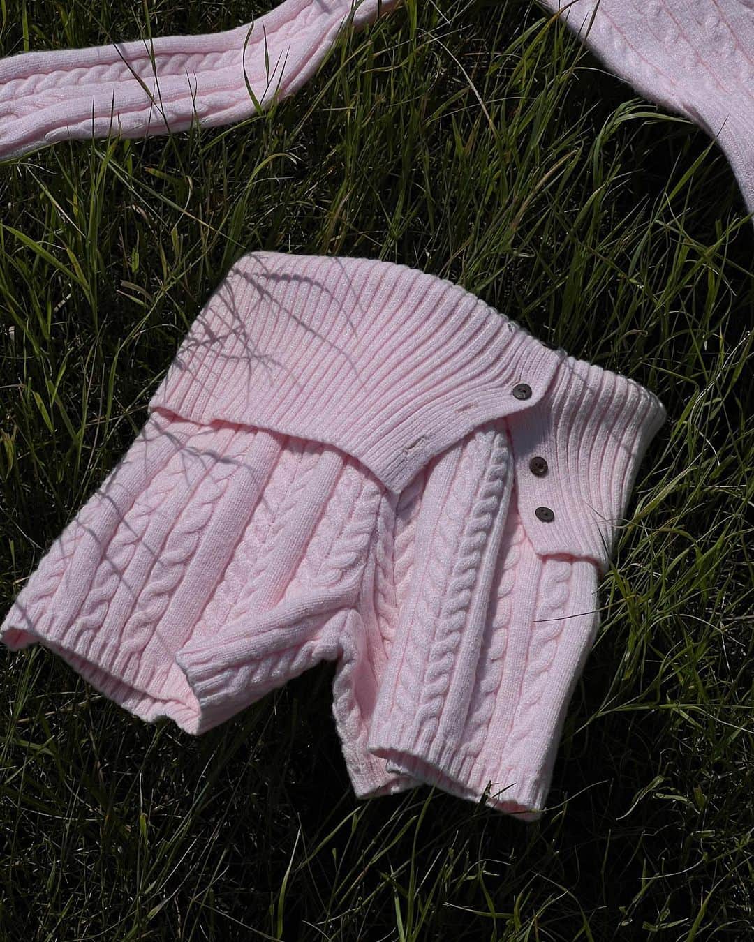 のインスタグラム：「a cable knit close-up」