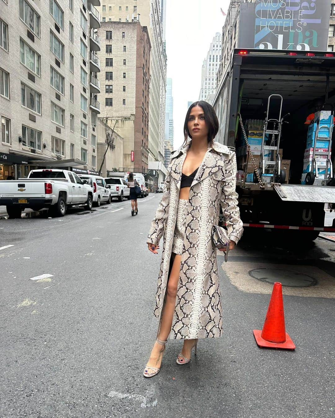 ジェナ・ディーワンさんのインスタグラム写真 - (ジェナ・ディーワンInstagram)「a nyfw minute」9月13日 4時12分 - jennadewan