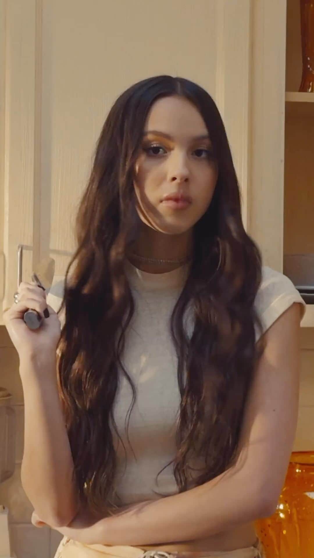 Vevoのインスタグラム：「Hit the link to watch @OliviaRodrigo blow out car windows in “get him back!” and stream ‘GUTS’ with your speakers all the way up. 💜 ⠀⠀⠀⠀⠀⠀⠀⠀⠀ ▶️ [Link in bio]」
