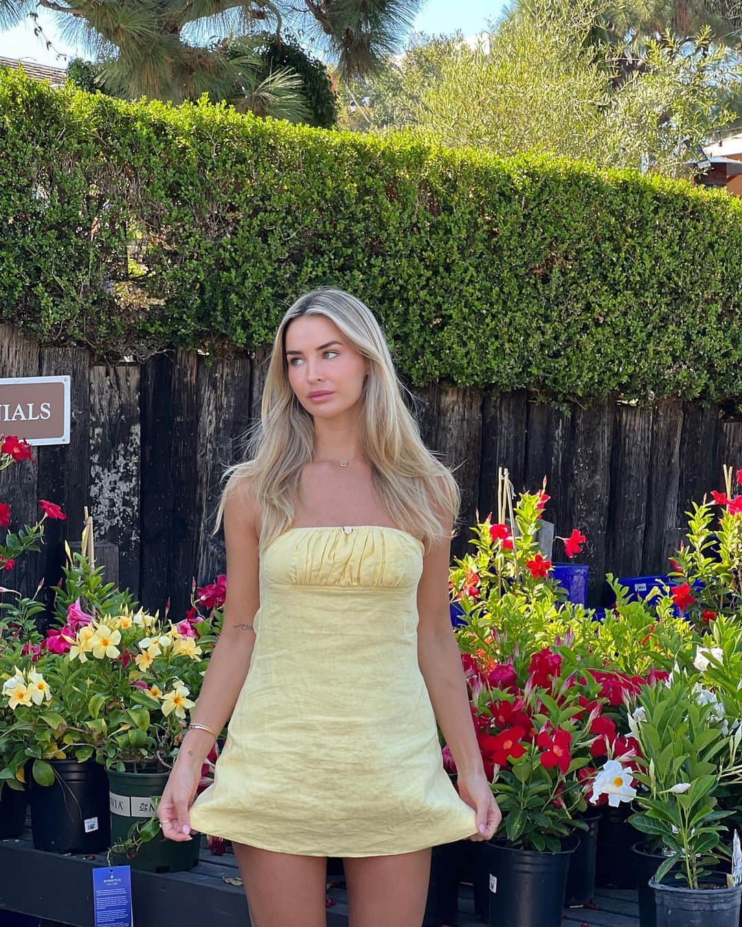 Madison Edwardsさんのインスタグラム写真 - (Madison EdwardsInstagram)「Garden fairy 🧚‍♀️」9月13日 4時25分 - madi_edwards