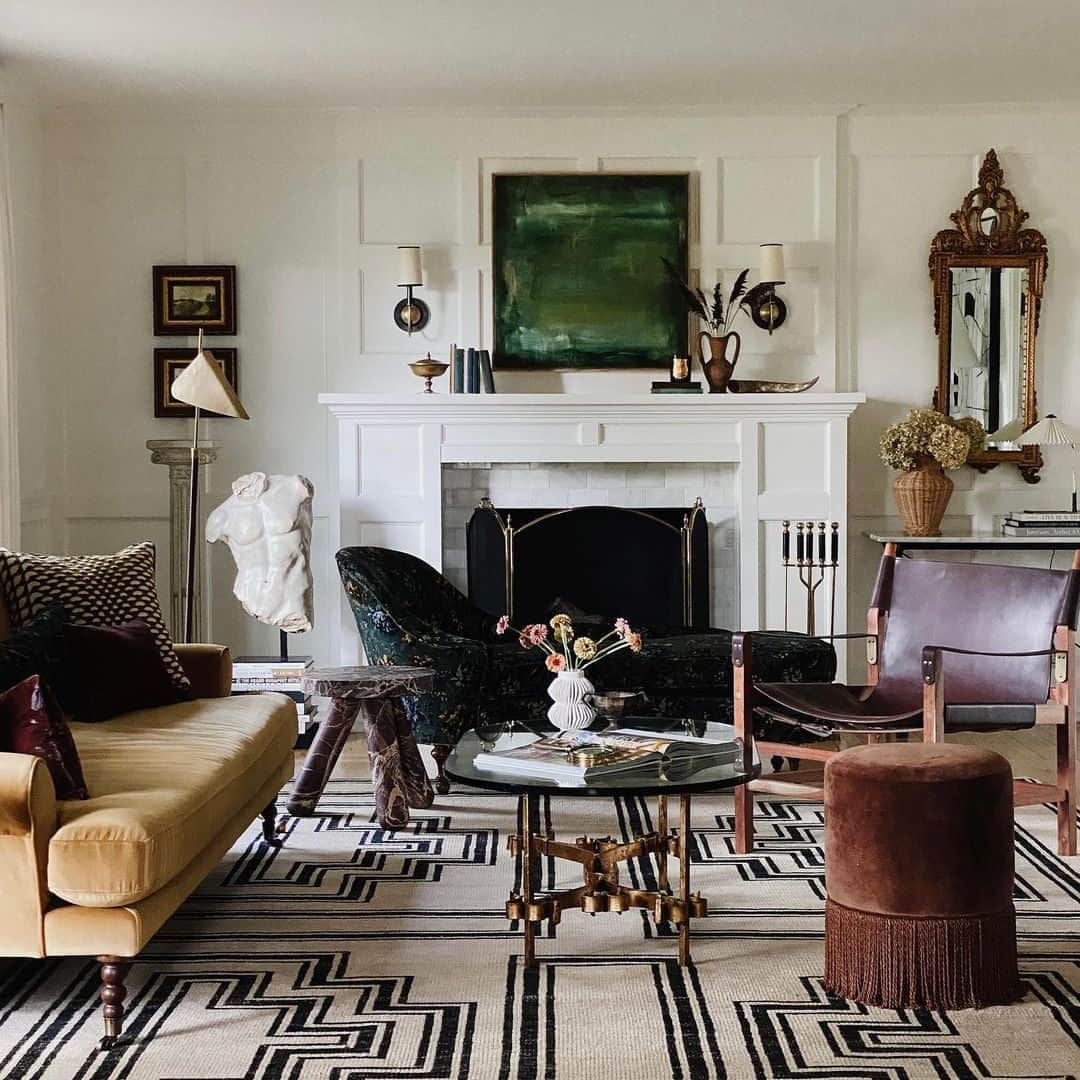 MT DOMAINEのインスタグラム：「Beautiful French inspired bedroom.   (Via @jonaevilleneuve) #MyDomaine」