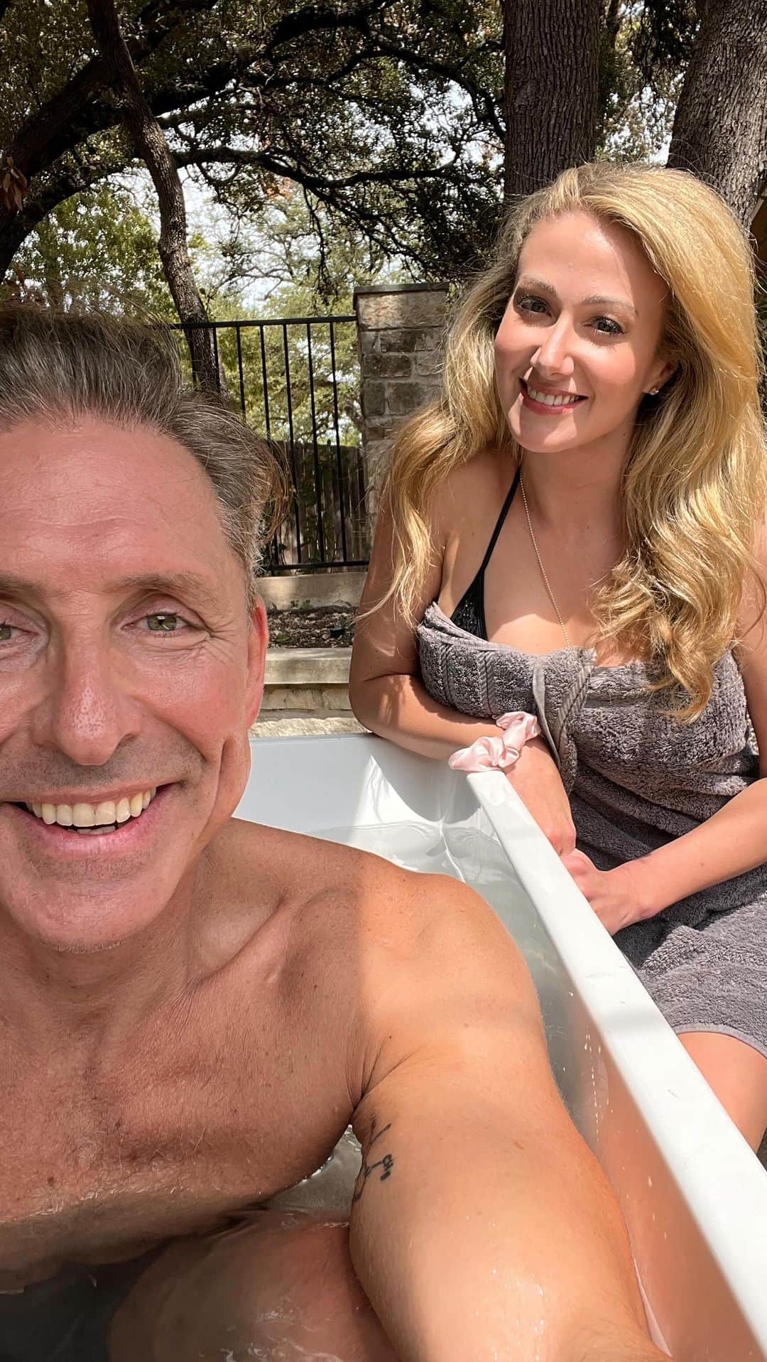 デイヴ・アスプリーのインスタグラム：「Cold plunge Q&A with my old friend and fellow biohacker  @rachelvargaofficial who is in Austin to be on my podcast. You can meet us live tonight from 5 to 6 and try biohacking experiences from my first biohacking franchise to open in Austin - info at  @upgradelabs5thstreet  Tonight's mini-upgrade pop-up will be held at 1120 Cottonwood Creek Trail, Building B, Suite 260, from 4-7pm. I'll be there from 5-6pm. Looking forward to seeing you there!」