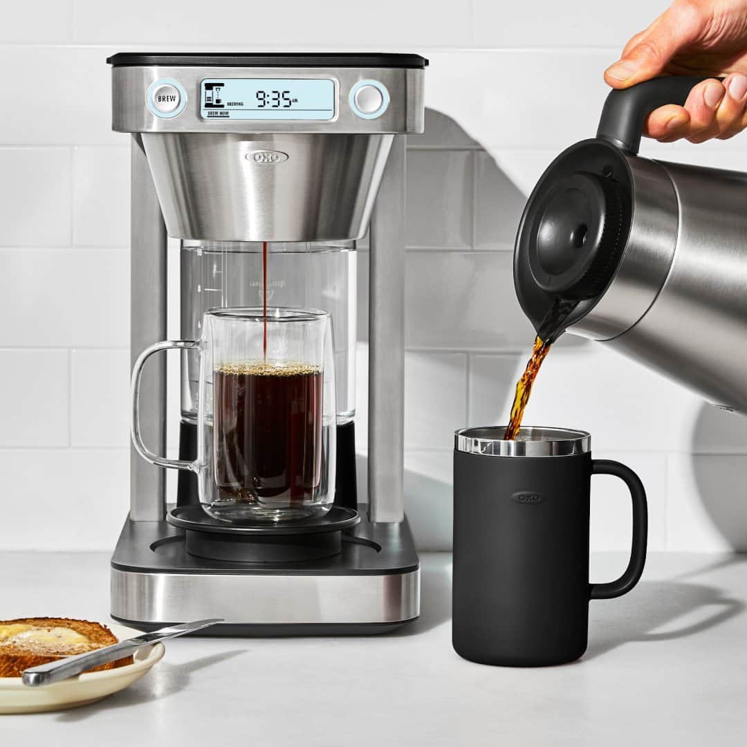 OXOのインスタグラム：「Introducing the most groundbreaking machine in our OXO Brew collection: 12-Cup Coffee Maker with Podless Single-Serve Function.   Expertly designed to elevate your daily coffee ritual, this innovative system has the ability to deliver a superior cup, or full carafe, every single time. Shop now on OXO.com and Amazon. #OXOBetter」