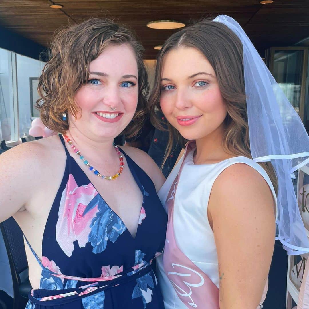 サミー・ハンラティさんのインスタグラム写真 - (サミー・ハンラティInstagram)「Bride to be!! Had the best time with my loved ones celebrating my bridal shower!! I’m a very lucky girl♥️👰🏼‍♀️  #bridetobe #bridalshower」9月13日 5時04分 - sammihanratty