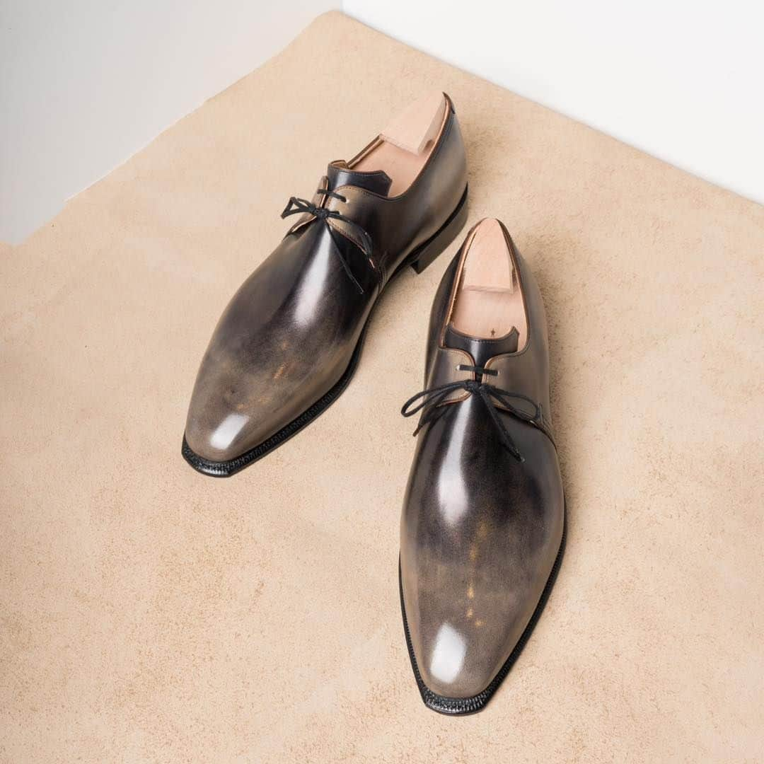 コルテさんのインスタグラム写真 - (コルテInstagram)「[Back to work season]  Treat yourself with Corthay shoes. Unlimited styles with the personalization offer.  Visit our store to create more than just a pair of shoes… but an object which will truly reflect your personality, mood, creativity. We love a challenge - you create, we’ll do it !  Here showcased :  Model : Arca Derby Color : Old black patina color   www.corthay.com #corthay #classics #personalization」9月13日 5時05分 - maison_corthay