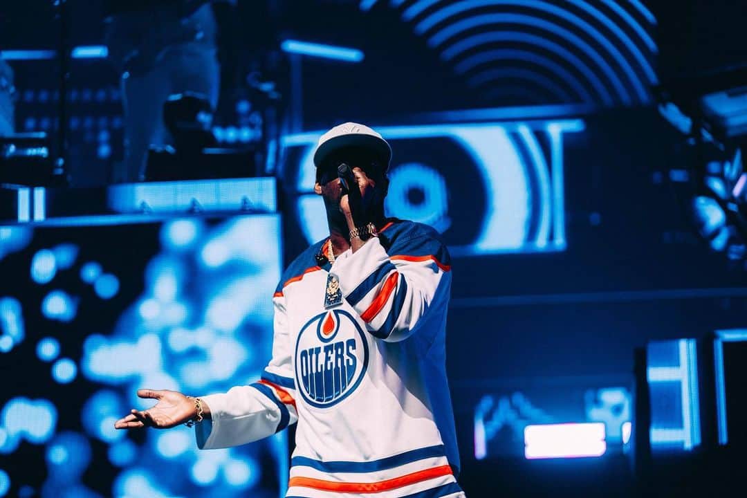 トニー・イエイヨーさんのインスタグラム写真 - (トニー・イエイヨーInstagram)「Icier 🥶 than an Oilers player 🏒💨 Edmonton was wild last night!! 📍Next Stop: Winnipeg, CA  #FinalLapTour #GLG #PASSPORTBOYZ shot by 🎥 @krewsade .」9月13日 5時19分 - tonyyayo
