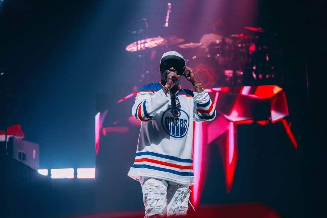 トニー・イエイヨーのインスタグラム：「Icier 🥶 than an Oilers player 🏒💨 Edmonton was wild last night!! 📍Next Stop: Winnipeg, CA  #FinalLapTour #GLG #PASSPORTBOYZ shot by 🎥 @krewsade .」