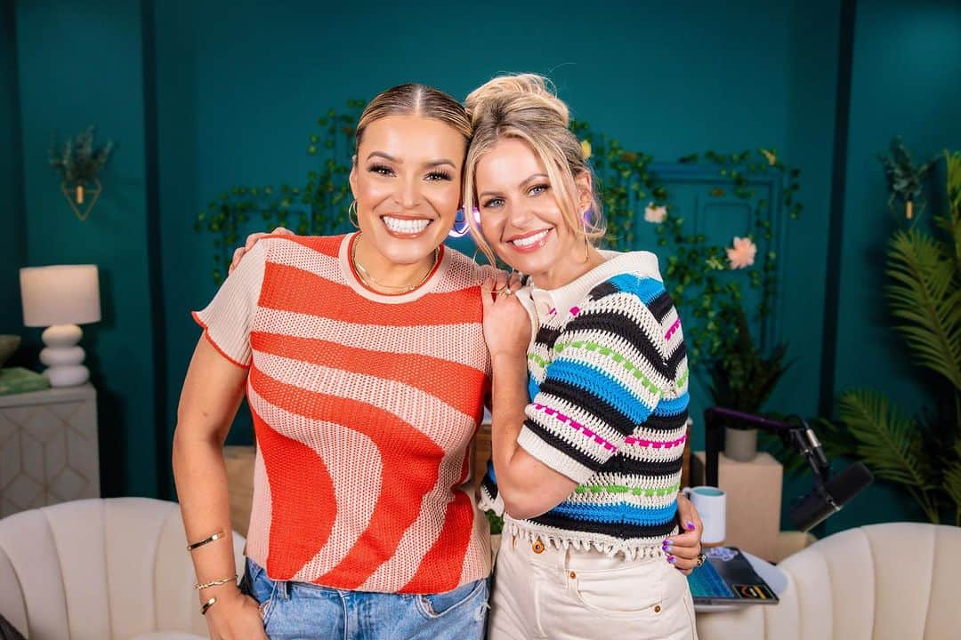 のインスタグラム：「Did you hear the news?! My Season 4 co-host for the @candacecameronburepodcast was announced earlier today and it is…🥁…  !!!!! @biancaolthoff !!!!!  I cannot wait for you to hear all of the ways this woman blesses us this season with her wisdom and love for Jesus!  First episode will drop next Tuesday, but check back here on Friday for a little sneak peek of episode 1 🙃✨ #ccbpodcast」