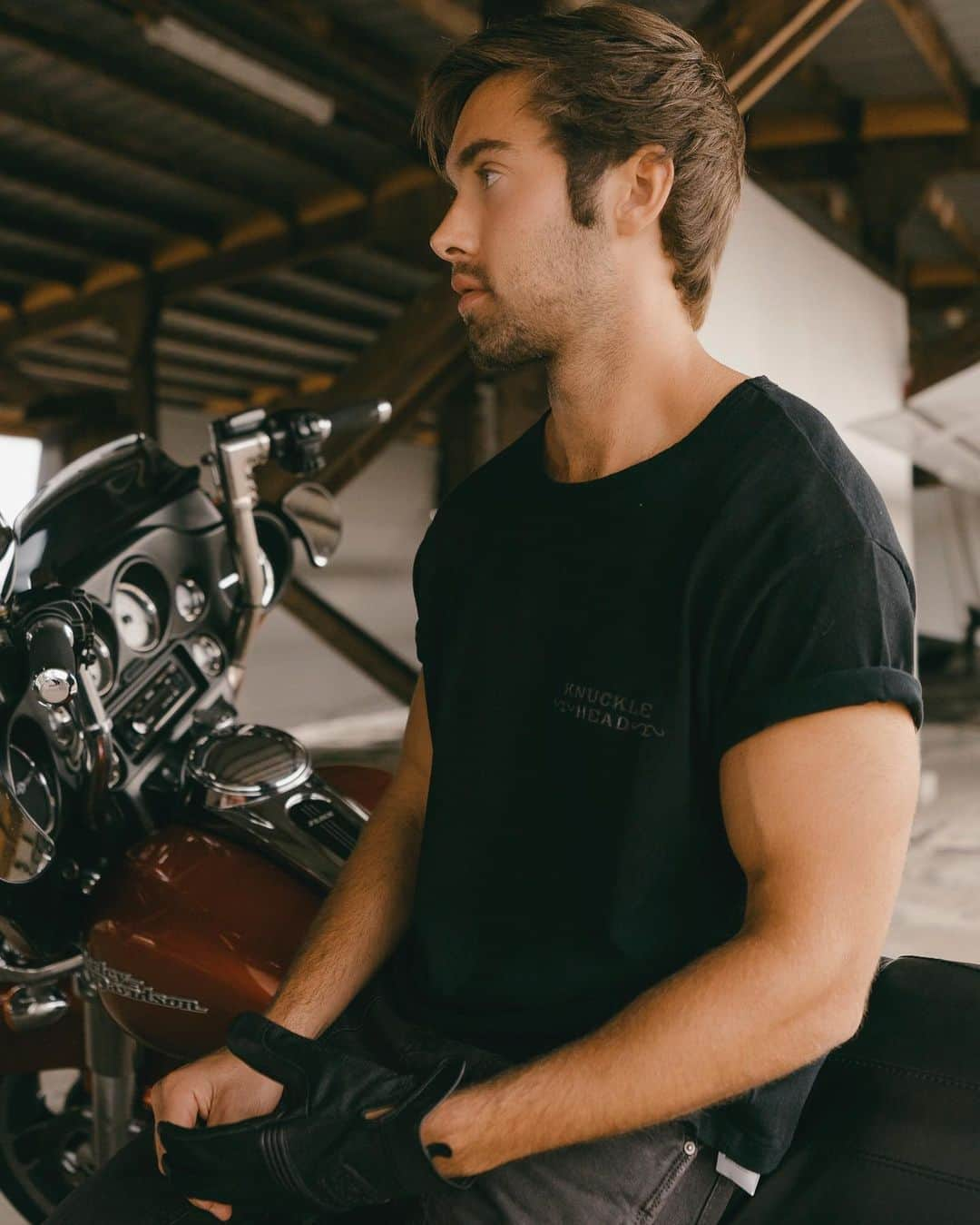 オースティン・ノースさんのインスタグラム写真 - (オースティン・ノースInstagram)「Embracing the spirit of freedom with the latest drop from On The Roam x Harley-Davidson by @HDcollections 🏍️👖#HarleyPartner #HDCollections @prideofgypsies  @on_the_roam」9月13日 5時38分 - austinnorth55