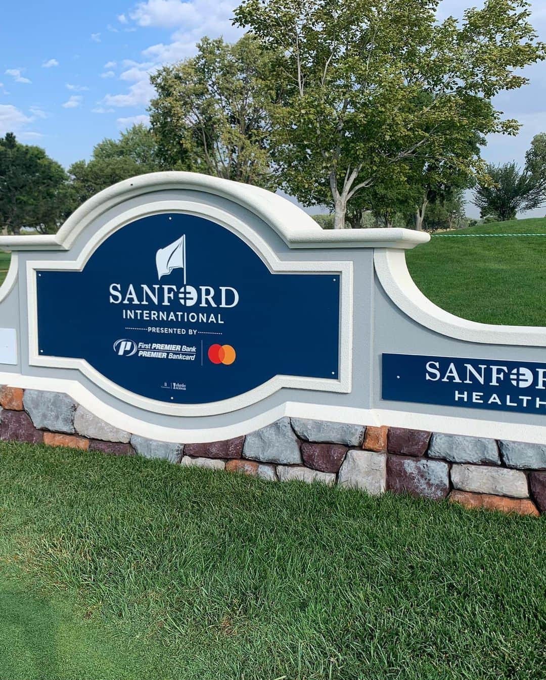キム・カウフマンのインスタグラム：「It’s been a couple years since I’ve been back in town for the @sanfordinternational and WOW! This tournament just blows me away every time I come! The amount of fun events on and off the course cater to anyone and everyone who wants to participate. I’m so grateful to come back and be a small part of it. Best of luck to everyone playing this week as I am off to Alabama for my next @epsontour event. If you’re going out to the Sanford International this weekend, have a great time!  #sanfordsports @sanford.sports @sanford_complex」
