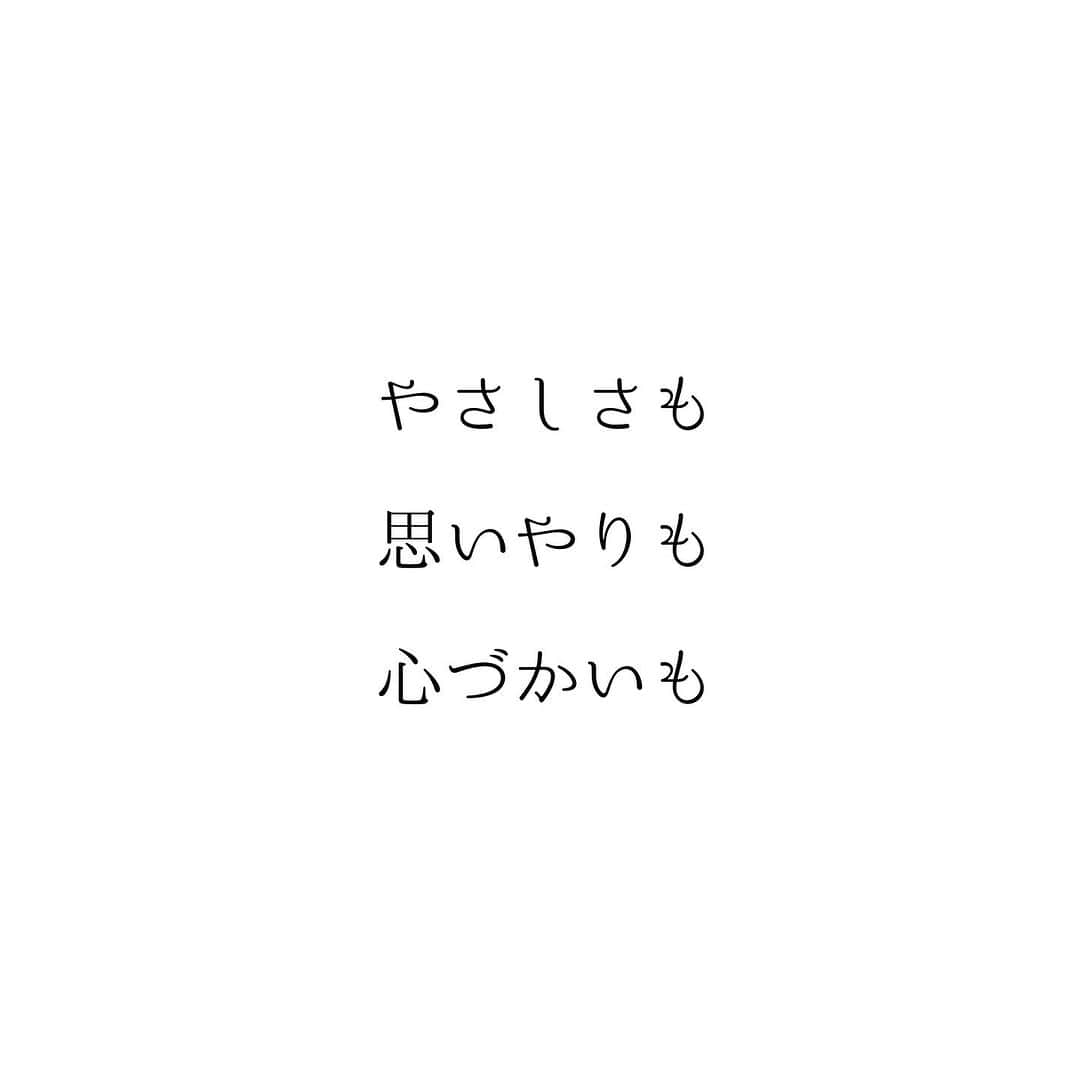 堀ママさんのインスタグラム写真 - (堀ママInstagram)「人生の主役は あたしだし 誰かと比べて ダメだと思うことも 自分を責めることも しなくていいのよね  誰かの顔色をうかがって 嫌われないように 嫌われないように 気を使う必要もないのよね  そんなの人生のムダよ  本当のやさしさは 自分にこそ 向けてあげましょ  #やさしさ #メンタル #メンタルヘルス #マインド #マインドフルネス #自己肯定感 #ポジティブ #ネガティブ  #自分を大切に   #大丈夫」9月13日 5時57分 - hori_mama_