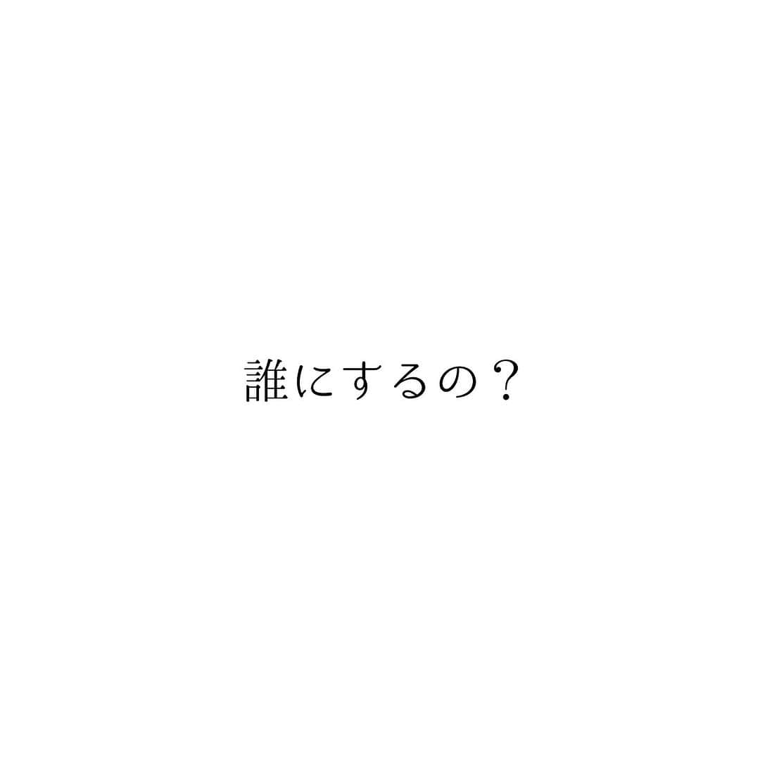 堀ママさんのインスタグラム写真 - (堀ママInstagram)「人生の主役は あたしだし 誰かと比べて ダメだと思うことも 自分を責めることも しなくていいのよね  誰かの顔色をうかがって 嫌われないように 嫌われないように 気を使う必要もないのよね  そんなの人生のムダよ  本当のやさしさは 自分にこそ 向けてあげましょ  #やさしさ #メンタル #メンタルヘルス #マインド #マインドフルネス #自己肯定感 #ポジティブ #ネガティブ  #自分を大切に   #大丈夫」9月13日 5時57分 - hori_mama_