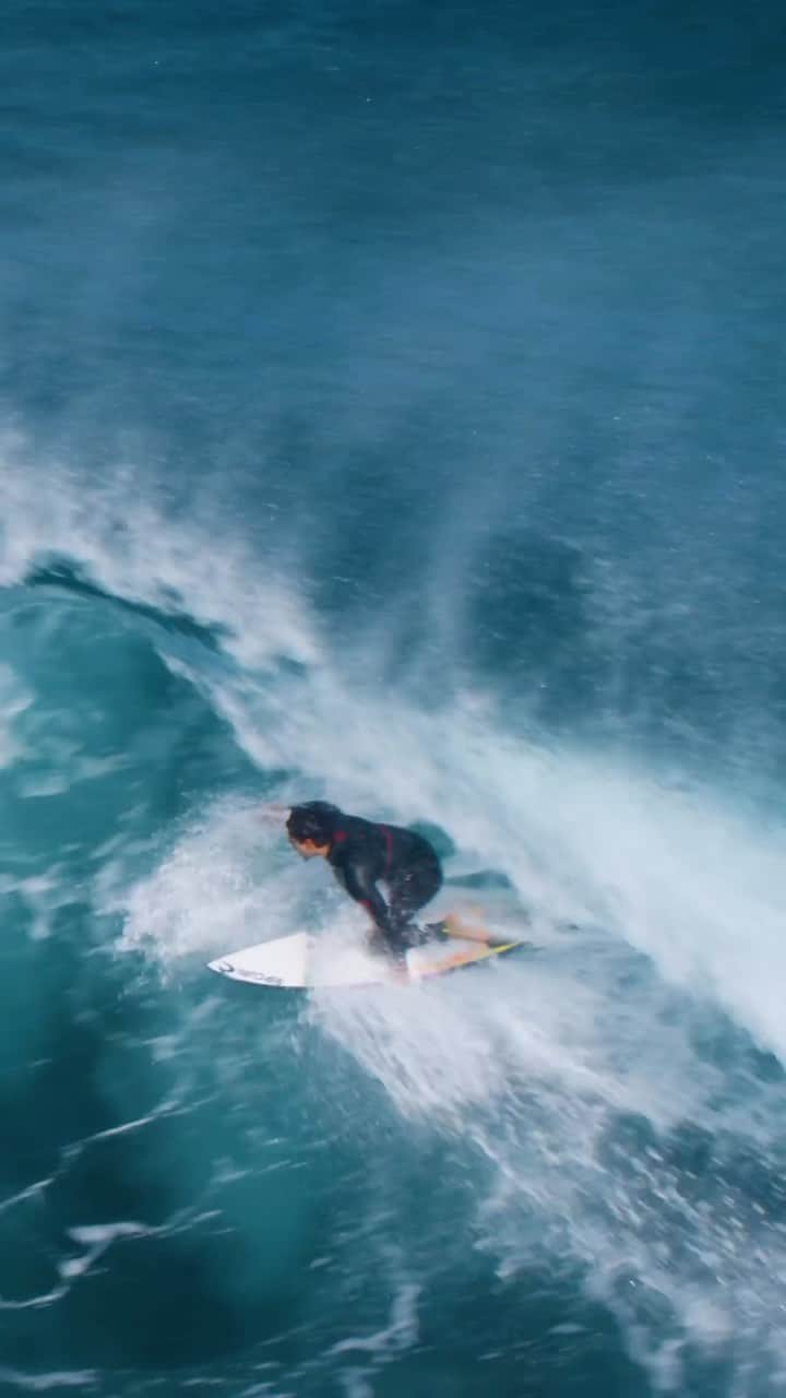リップカールのインスタグラム：「The view from above with @gabrielmedina…   Join the 3x World Champ, @mfanno & @cocom4debarrelkilla on #TheSearch in our new film, The Kangs.   Watch now -> link in bio.   #RipCurl #TheKangs #GabrielMedina #Surfing #Searching」