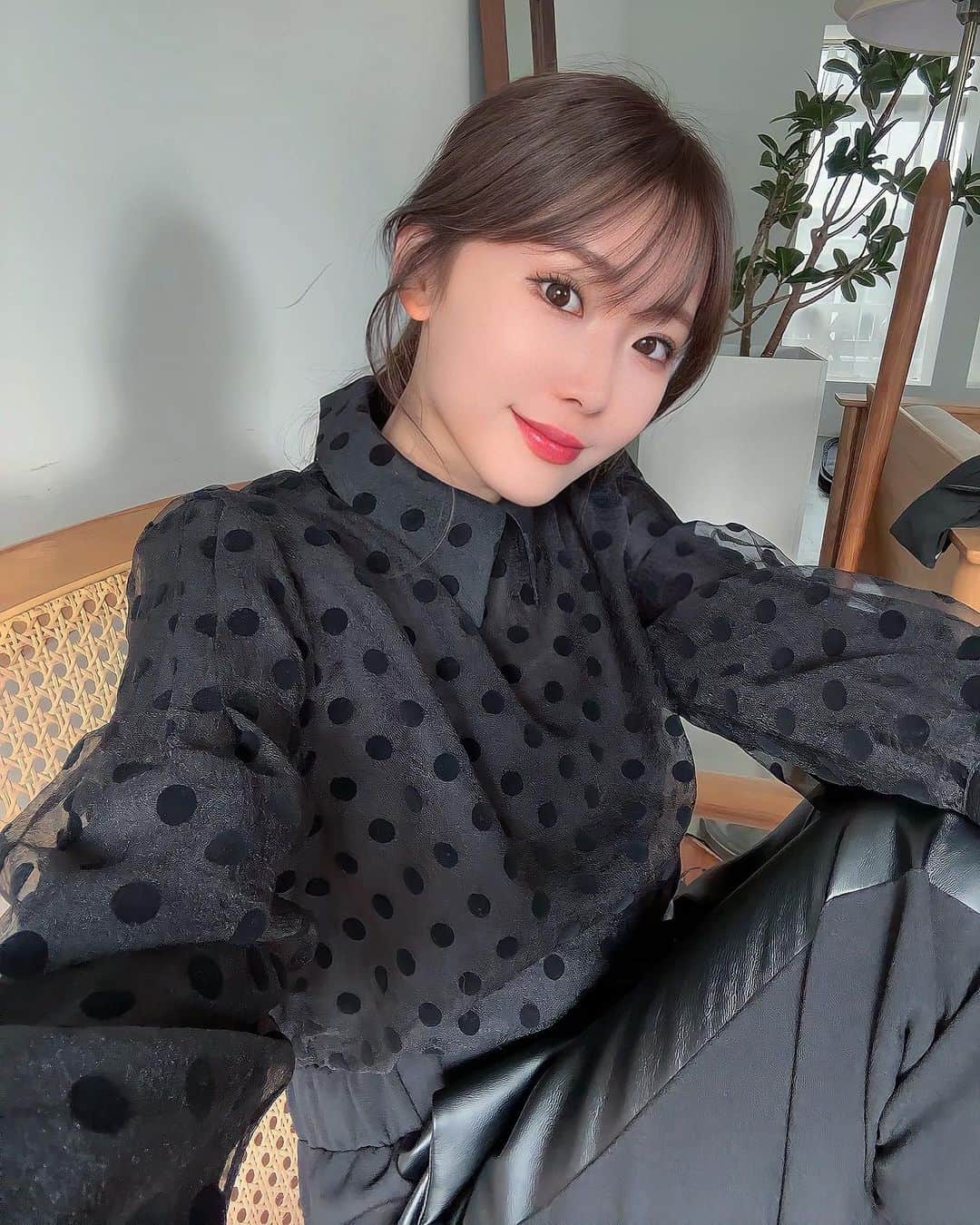 藤川沙弥のインスタグラム：「𓇣 𖥧 𓇣 𖥧 𓇣 𖥧 𓇣  だんだん涼しくなってきて秋めいてきた♡ 9月もあっという間に中旬でびっくり🫢 撮影もすっかりAW👗🍂 いつものマツエクメンテナンスで @teenkarbel へ👀✨ 上付け放題で状態に合わせてもらってます♡ 丁寧なのでいつも寝落ちしてしまう😴笑 最近は下睫毛はﾏｽｶﾗ塗ったり塗らなかったり⸝⋆��」