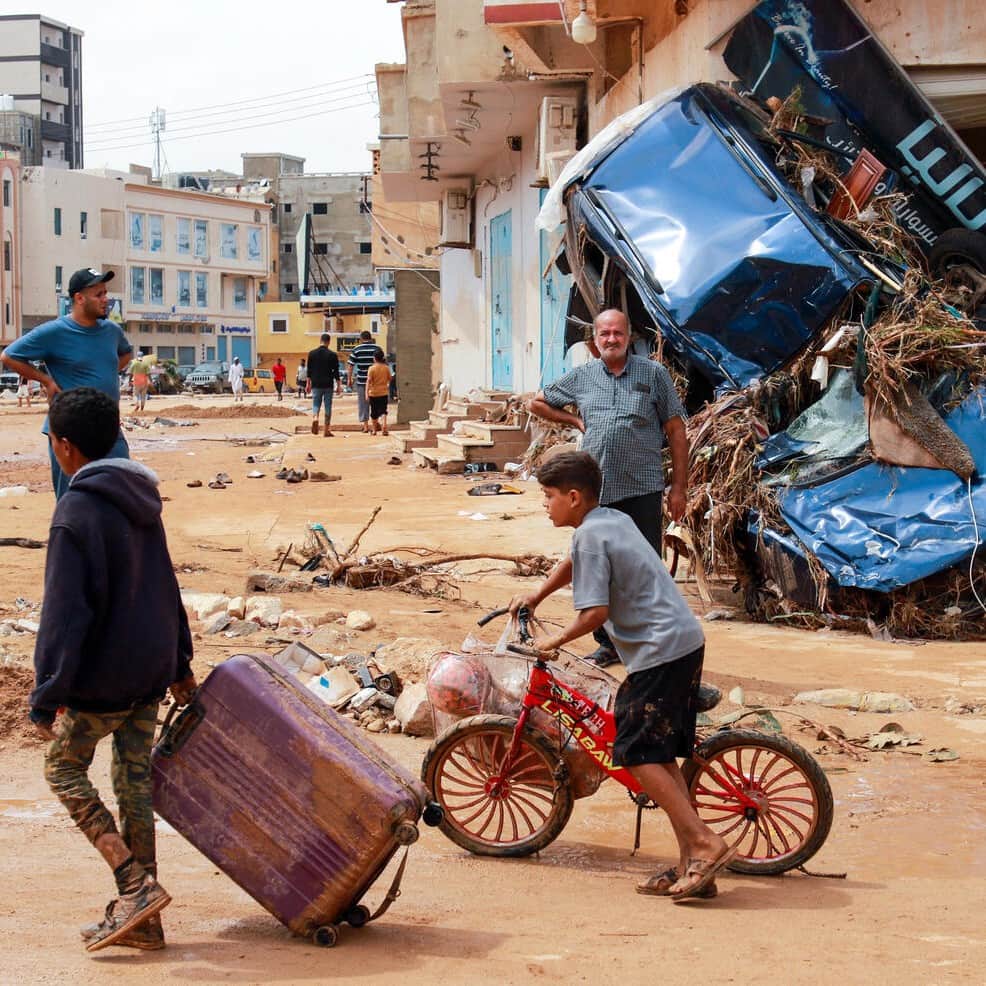 unicefのインスタグラム：「Thousands of lives have been lost, and many are reported missing.  This is the aftermath of #StormDaniel in eastern Libya.  @unicef_libya is mobilizing supplies to support the health, education, and psychosocial needs of children and families.  Tap on the link in bio to help.  © UNICEF/UNI434932/UNI435002/AFP」