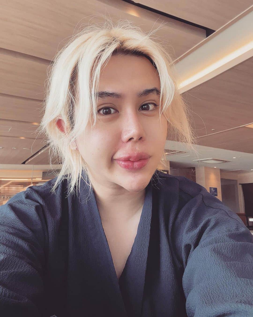 アレンのインスタグラム：「久しぶりに1人でゆっくりしたｻﾞﾏｽ〜♨️✨💆  💖マｯサージｪンヌ💖久々にしてもらｯたら、 ㌧でもなぃ婆グゥグゥーッ眠り苔、  最後、店員にボデｨ揺さぶりかけられ、 ちｫｯ㌧💢‼️お客様ｧｯ⁉️💢😡と、怒りをあらわにされたゎえ（笑）😰💦💦  でも、最高人生ｻﾞﾏｽ💖✨笑笑  #アレン様 #温泉 #大浴場 #露天 #神戸 #スパ #日帰り温泉 #美容 #整形 #オイルマッサージ #オイルトリートメント」