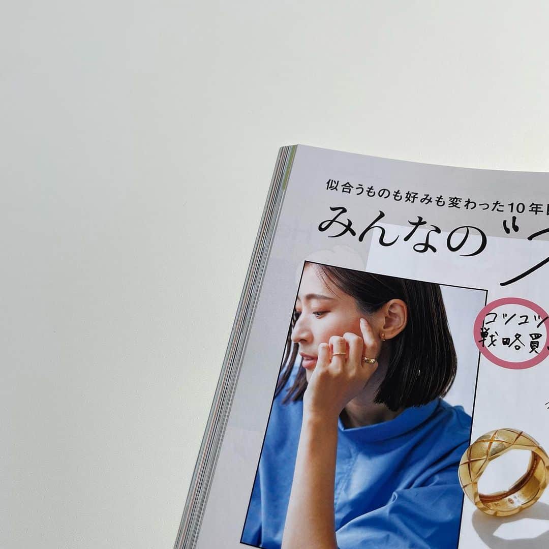 Hiromi Ｍaedaさんのインスタグラム写真 - (Hiromi ＭaedaInstagram)「VERY10月号📘  みんなの“スイートテン買いジュエリー” に載せていただきました♡  10年前、スイートテンダイヤモンドに憧れがあったけど、10年後に選んだのは @chanelofficial のココクラッシュでした💍♡♡  私達夫婦らしいエピソードも😊✍️  @yukie__tanaka @kubo_photo_  ありがとうございます🫶  #very10月号#スイートテン」9月13日 17時00分 - hiron953