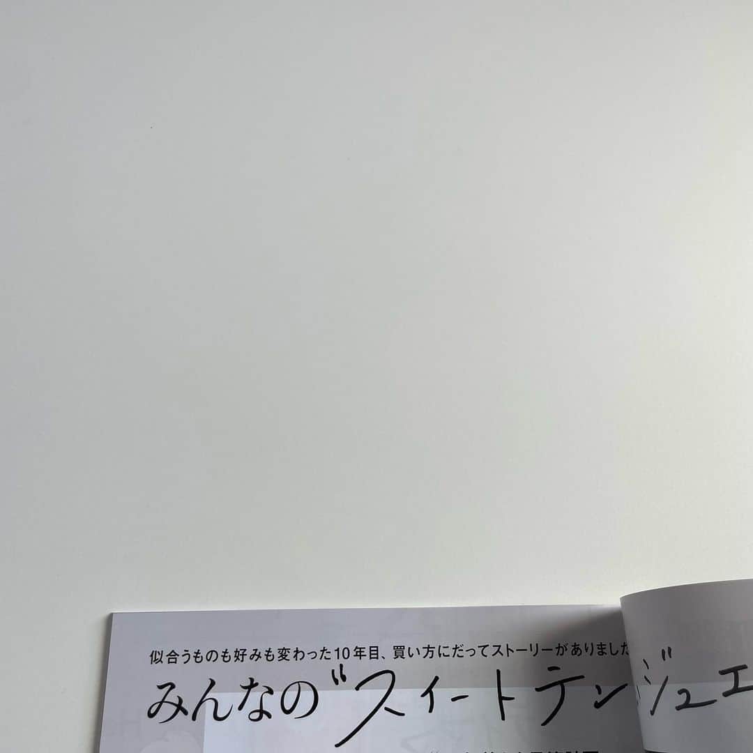 Hiromi Ｍaedaさんのインスタグラム写真 - (Hiromi ＭaedaInstagram)「VERY10月号📘  みんなの“スイートテン買いジュエリー” に載せていただきました♡  10年前、スイートテンダイヤモンドに憧れがあったけど、10年後に選んだのは @chanelofficial のココクラッシュでした💍♡♡  私達夫婦らしいエピソードも😊✍️  @yukie__tanaka @kubo_photo_  ありがとうございます🫶  #very10月号#スイートテン」9月13日 17時00分 - hiron953