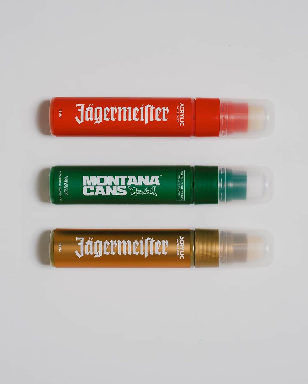 ベドウィンさんのインスタグラム写真 - (ベドウィンInstagram)「世界的にも有名なドイツのリキュール「Jägermeister（イエーガーマイスター）」は、私たちを取り巻く物資的な世界と心の奥底にある感情を繋げるという大切な役割を持つ「感覚」というものに焦点をあて、ご愛飲者をユニークな「Sensory Voyage（感覚的な旅）」へ招待し、忘れられないひとときを提供する。  この取り組みに込められた大切なメッセージである「感覚を祝福する」ということを実現させるため、業界をリードする「感覚の専門家」とのコラボレーションが実現。  ―「BEDWIN & THE HEARTBREAKERS」は、スタイリッシュな洋服で「触覚」の体験を生み出す。  ―「Kuumba International」は、イエーガーマイスターのエクスクルーシブなインセンスを使った香りで「嗅覚」を喜ばせる。  ―「MONTANA CANS」は、イエーガーマイスターのシグネチャーカラーを使った鮮やかなマーカーで「視覚」を刺激する。  ―「EarPeace」は、聴覚保護にこだわった聴覚体験を提供する。  そしてもちろん、イエーガーマイスターの56種類のハーブの緻密なブレンドはも欠かせない。  この特別な取り組みを記念して、イエーガーマイスターは、特注の「THOR」のボックスに限定アイテムのコレクションを詰め込んだ。このコレクションは、あなたを究極の「Sensory Voyage」へと誘い、イエーガーマイスターが忘れられない人生最高の夜になくてはならない存在だと証明するだろう。  ーーーーーーーーーー  【Jägermeister "Sensory Vovage Box" を抽選で1名様にプレゼント】 五感を解き放ち、忘れられない夜の旅に出る準備はできていますか？  Jägermeisterの「Sensory Voyage」に参加して、私たちの人生のかけがえのない瞬間を形作る「感覚」を祝福しよう！  コラボレーションを記念し、抽選で1名様に「Sensory Voyage Box」をプレゼント🎁  1️⃣ @jagermeister @bedwin_official のInstagramをフォロー 2️⃣ この投稿を「いいね」 3️⃣ この投稿をストーリーでシェア  抽選対象期間 2023年9月13日（水）〜 9月19日（火）  沢山の方のご参加をお待ちしております。  *当選者にはDMにてご連絡させていただきます  ーーーーーーーーーー  @jagermeister_japan  #jagermeister #イエーガー  #イエーガーマイスター   #bedwinandtheheartbreakers  #bedwin #ベドウィン」9月13日 17時00分 - bedwin_official