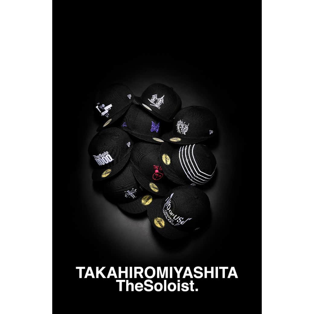 スタイライフのインスタグラム：「【TAKAHIROMIYASHITATheSoloist.】コラボレーションアイテムのご紹介  TAKAHIROMIYASHITATheSoloist.とNEW ERAが、ベースボールキャップのワールドスタンダードである[59FIFTY®]をベースにした、9つのトリプルコラボレーションモデルをリリースする。  Rakuten Fashion Week TOKYO 2023 A/Wの特別企画〈by R (バイアール)〉として行われたTAKAHIROMIYASHITATheSoloist.の2023年秋冬ランウェイショーのテーマである〈THE TWO OF US〉を、各ブランドやクリエイターが独自の解釈でデザイン。  それらのモチーフを「ニューエラ」が得意とする刺繍で再現したヘッドウェアコレクションとなっている。 . . . . . . . . ▽Rakuten FashionはプロフィールのURLからCHECK。 @rakutenfashion  さらに、アプリからの購入でポイント最大2倍！ 📱アプリダウンロードはプロフィールのハイライトからご覧ください。  #TAKAHIROMIYASHITATheSoloist #NEWERA #byr  #RakutenFashion #楽天 #Rakuten」