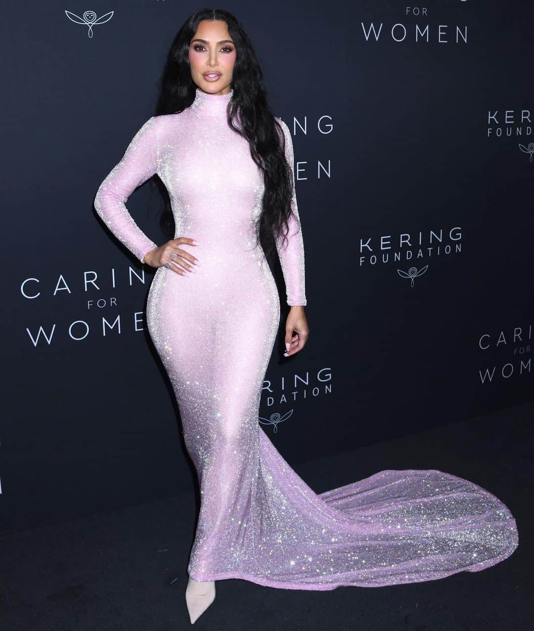 Just Jaredさんのインスタグラム写真 - (Just JaredInstagram)「Kim Kardashian shimmers in a lavender-colored dress by @Balenciaga for the 2023 Kering Caring for Women Dinner. #KimKardashian Photos: Backgrid, Getty」9月13日 16時07分 - justjared