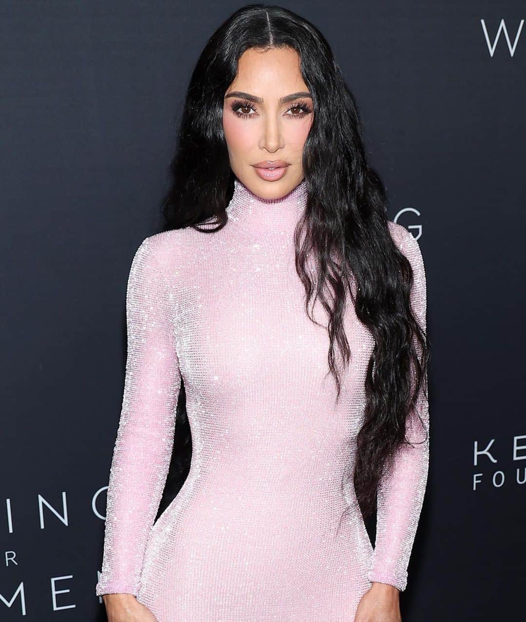 Just Jaredさんのインスタグラム写真 - (Just JaredInstagram)「Kim Kardashian shimmers in a lavender-colored dress by @Balenciaga for the 2023 Kering Caring for Women Dinner. #KimKardashian Photos: Backgrid, Getty」9月13日 16時07分 - justjared