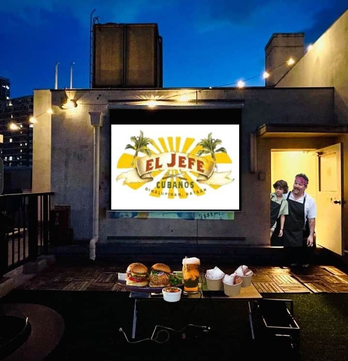 hotelgraphynezuさんのインスタグラム写真 - (hotelgraphynezuInstagram)「日本語↓【ROOFTOP MOVIE NIGHT ON SEPTEMBER 16TH！】⁠ ⁠ [WATCH]🎬️ Enjoy a pleasant evening at our Rooftop with a movie dedicated to food lover : "EL JEFE CUBANOS" (2014)⁠ ⁠  [RELAX]🌃 More than watching the movie, you can enjoy relaxing under the night sky of Tokyo with a view over Tokyo Skytree. ⁠  [DRINK]🍻🍸️ All you can drink plan is included to your entry fee, which means you can enjoy alcohol such as draft beer, lemon sour as well as softdrinks unlimitedly!⁠ ⁠  ⁠[DINE & SOCIALIZE]🍔🚶🧑🏼‍🤝‍🧑🏼 To fully enjoy the atmosphere of the event, we recommend you to try out one of our popular slider burger plate that you can order at the cafe and eat while watching the movie and chat with the nice people gathering for the event^^⁠  [TREAT YOURSELF]🥰 To fully immerse into the movie, you can order the original beignet that we specially prepared for the event! ⁠  Why don't you come and join a unique movie night experience with us in Tokyo?⁠ -----------------⁠  『INFORMATION』  ・Movie title / ムービータイトル："EL JEFE CUBANOS" (2014)⁠ /シェフ～三ツ星フードトラック始めました ©2014 Sous Chef, LLC. All Rights Reserved.  ・Starting time / ムービースタートタイム：19:00  ・All-you -can-drink entrance fee / 飲み放題-入場料プラン : ⁠1500円   Hotel Guests/宿泊者：FREE !  ・⁠Burger plate / バーガープレート : 1200~1300yen (Optional) ・Side dishes / サイドメニュー : 600yen~⁠(Optional)  ※予約不要/Reservation not required  ⁠-------------------⁠  【9/16にルーフトップムービーナイトイベント！】⁠ ⁠ ⁠［映画］⁠🎬️⁠ 屋上でアメリカ映画の名作「EL JEFE CUBANOS」を観ながら、楽しい夜をお過ごしください⁠！⁠食べものが大好きな方へ大変お勧めです！⁠ ⁠ ［のんびりする］⁠🌃⁠ 映画を観るだけでなく、東京スカイツリーを眺めながら、東京の夜空の下、ゆったりとした時間をお過ごしください。⁠ ⁠ ［飲み放題］🍻🍸️⁠ 入場料には飲み放題プランが含まれており、生ビールやレモンサワーなどのお酒とソフトドリンクが飲み放題です！⁠ ⁠ ⁠［食べる＆人と繋がる］ 🍔🚶🧑🏼‍🤝‍🧑🏼⁠ イベントの雰囲気をさらに満喫したい方には、カフェで注文できる人気のスライダーバーガープレートを注文し、おいしい料理と素敵な人々に囲まれながら映画を楽しむのがおすすめです。⁠ ⁠ ［自分へのご褒美に！］🥰⁠ 映画をより贅沢したい方は、ぜひこのイベントのために特別にご用意したオリジナルベニエ菓子をお楽しみください。⁠ ⁠ 東京で私たちと一緒にユニークな映画鑑賞体験をしてみませんか⁠？⁠ ⁠ -------------⁠ ⁠ ⁠.⁠ .⁠ .⁠ ⁠ ⁠#explorelively #lifestylehotel #hotelgraphynezu⁠ #workhardplayhard #hostel #guesthouse #hostelevent #rooftopmovienight #burger #eljefecubanos #tokyohotel #movienight #allyoucandrink #instafood #skytree ⁠ #ホテルグラフィー根津 #ライフスタイルホテル  #ホステル  #ゲストハウス #谷根千 #バーガー #ホテルイベント　#ムービーナイト #海外の人と繋がりたい #ルーフトップムービーナイト #スカイツリー⁠ #東京グルメ #ベニエ」9月13日 16時00分 - hotelgraphy_nezu