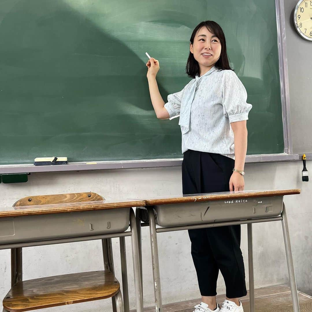 五戸美樹さんのインスタグラム写真 - (五戸美樹Instagram)「成女高校の2学期「表現プログラム」がスタートしました！  今期は文化祭があるので、セレモニーの司会を務めてもらうべく、司会の練習をしたり、年明けにはパワポを使っての研究発表があるので、プレゼンの練習をしていきます😊  【伝わる・話しかける話し方】で 脱・朗読 & 脱・棒読み🙆‍♀️ がんばります🫡  〜表現プログラムとは〜 成女高校は新宿区の私立女子校。「表現プログラム」と題した自己成長を遂げる授業があり、生徒さんは「トーク」や「ボイス」「フォト」「エッセイ」などから好きな科目を選択し、一年間表現方法を学んでいます。私は「トーク」の講師です。  #話し方 #スピーチトレーニング」9月13日 16時03分 - mikigonohe