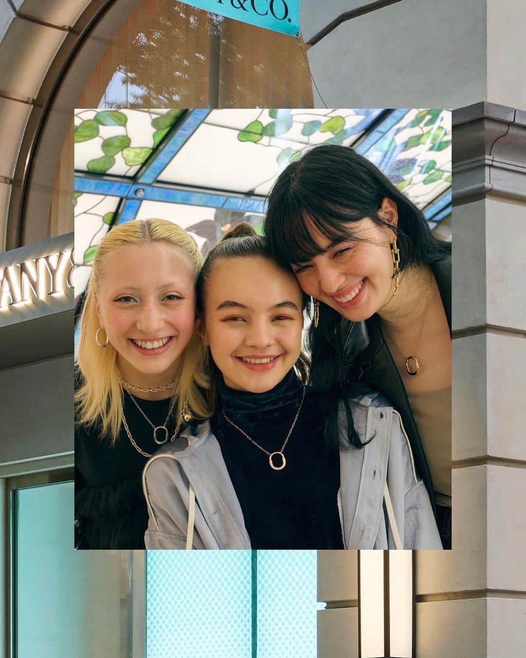 のインスタグラム：「9月23日にティファニー表参道がグランドオープン🏢💎 @tiffanyandco × @fashionsnapcom のコラボスナップ企画で「絆」を表現するティファニー ロック🔐のコレクションを身に付けたよ✨そしてオープンパーティーにも行ってきたよ🪩🖤🤍#Tiffanyandco #TiffanyOmotesando #TiffanyPartner」