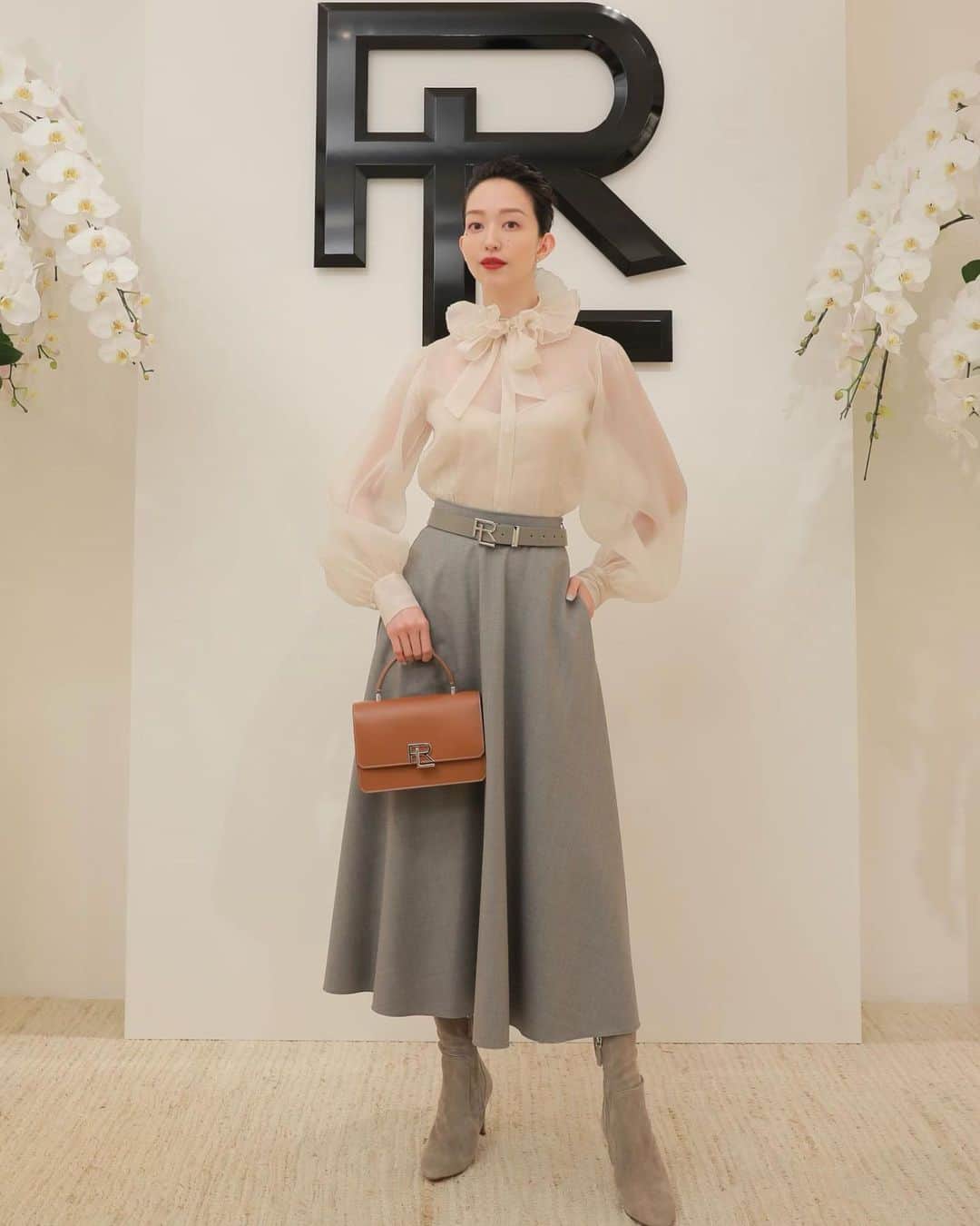 松島花のインスタグラム：「: @ralphlauren 表参道店で 行われた新しいハンドバッグ「RL888」の お披露目パーティーへ伺いました👜✨ ラルフらしい王道のクラシックなデザインは これからの季節に大活躍してくれそう🤭 秋冬ファッションが待ち遠しいなぁ🍂 : 関西でも9/27~10/3に阪急うめだ本店1F バッグギャラリー・プロモーションスペース12で POP-UP ショップ開催するそうです🤎🖤 #RL888  #RalphLauren  #RLCollection  #PR」