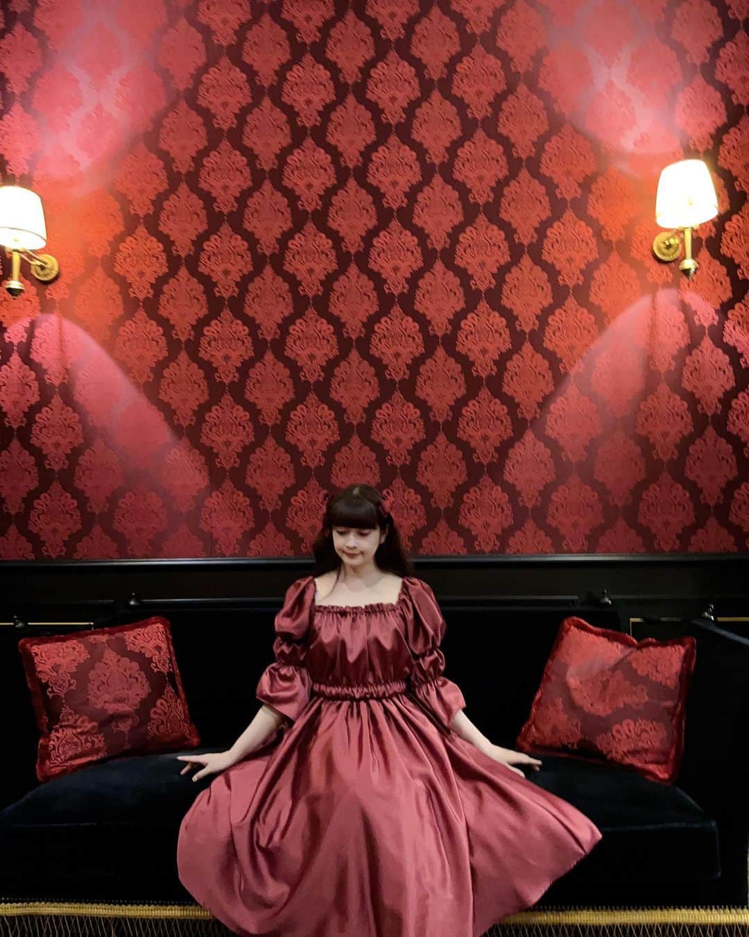 青木美沙子さんのインスタグラム写真 - (青木美沙子Instagram)「韓国旅で泊まったホテル🏨 ホテルレスケープ(Hotel L'Escape)  クラシカルでステキでした🌹 お洋服は、 @lolita_baroque_official  さん」9月13日 16時24分 - misakoaoki