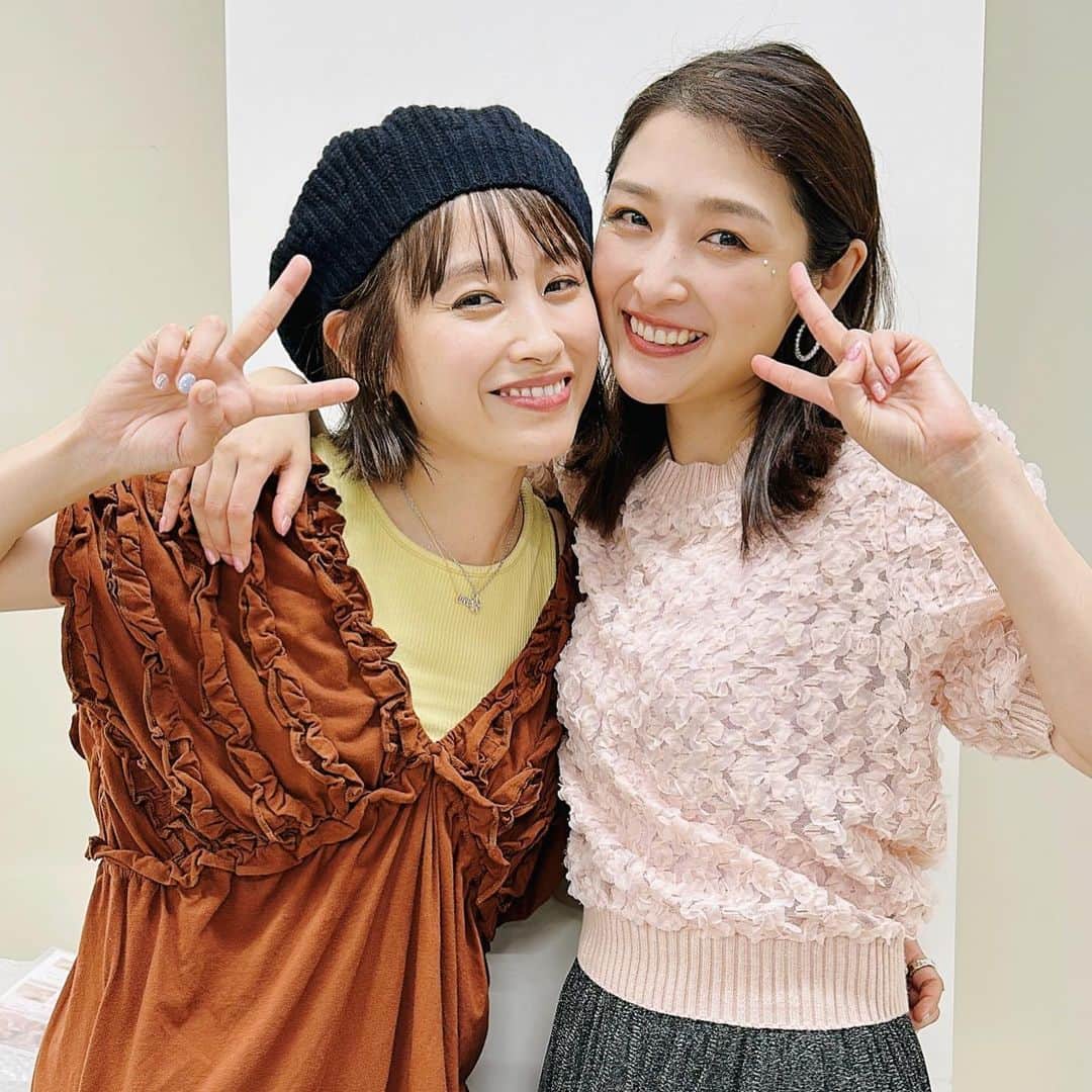 石川梨華のインスタグラム：「モーニング娘。の後輩たち🫶  愛ちゃん @i_am_takahashi  LIVE後にやっと写真撮れた💓 これからも私の推し😍LOVE❤️  ふくちゃん @mizuki_fukumura.official  本当に可愛いのよ、ふくちゃんは😘 だからギューしちゃった💓 秋ツアーファイティン💪  さゆ @sayumimichishige0713  LIVEの前に我が家に遊びに来てくれて 久しぶりに会ったんだ😍 やんちゃボーイズと沢山遊んでくれてありがとうね💓 エコモニ。です🤗  まりあ @maria_makino.official  ラヴィット！大好きだから ラヴィットポーズしてもらった💓 リハーサル終わりに、ルフィみたいな立ち姿でキラキラした目でお疲れ様でした！って言ってくれた姿がたまらなく可愛かったの💓鬼滅の刃のリュックナイスだった👍  パンちゃんこと山﨑愛生ちゃん ザ☆ピ〜ス！で私が提案させてもらったセリフ泥棒やってくれてありがとうね🤩✌️  弓桁ちゃん 巷では私のデビュー当時に似てるとか🤭なんだか嬉しい✨  モーニング娘。'23とのんと一緒にザ☆ピ〜ス！を歌えてめちゃくちゃ幸せでした✨ みんなありがとう❤️  #石川梨華 #モーニング娘og #モーニング娘23  #ザピースコラボ #ありがとう」