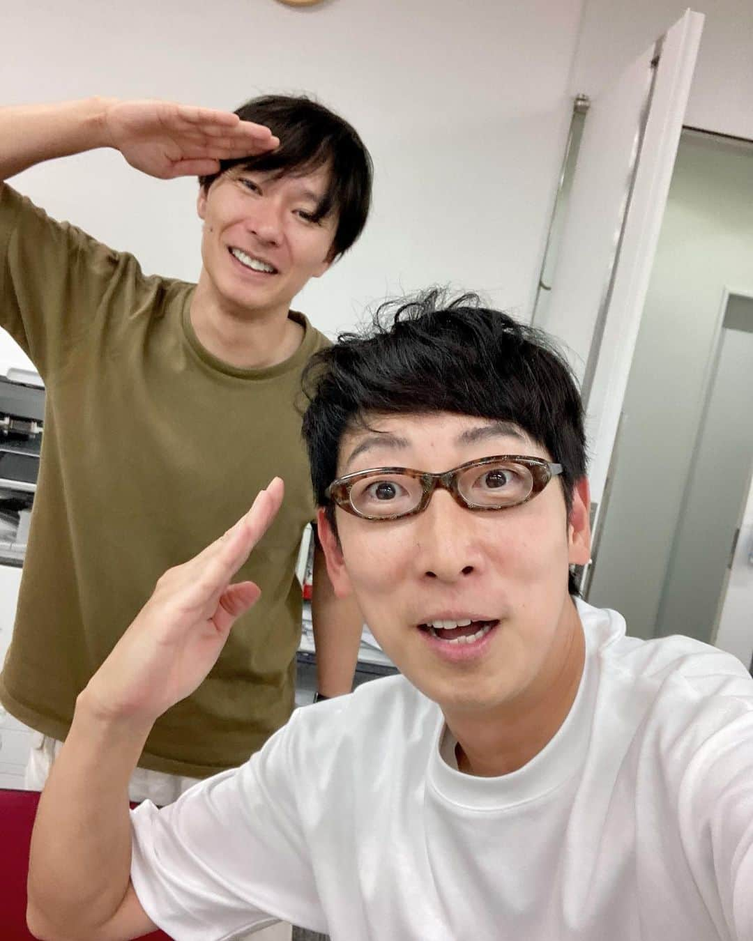 吉川正洋さんのインスタグラム写真 - (吉川正洋Instagram)「事務所でタッキーと会いました！！  #自撮りおじさん #マシンガンズ」9月13日 16時39分 - dhyoshikawa