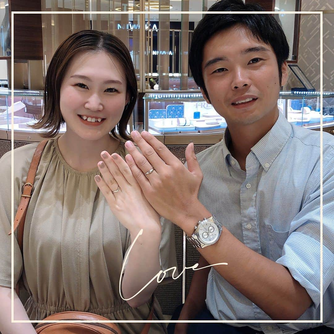 j_paris_bridalさんのインスタグラム写真 - (j_paris_bridalInstagram)「————————————————  【お客様Photo💍】 ⁡ みなさまこんにちは😊 お客様のお写真ご紹介いたします💓  V字の形の結婚指輪をお揃いでオーダーしたおふたり🥰✨ 手の甲に向かってVを描くデザインは視線を誘導することで縦のラインが強調され、指を綺麗に見せてくれるというメリットがあります☺️  ジュエリーパリでは指輪を選ぶ時間も楽しんでいただきたいという想いからスタッフが一から丁寧にご案内し、お2人の大切な指輪選びのサポートをさせて頂きます☺️💍 ⁡ 詳しくはお電話、メールにてお気軽にお問い合わせくださいませ📩 皆様のお越しを心よりお待ちしております♪  ————————————————  #婚約指輪 #結婚指輪 #マリッジリング #エンゲージリング #ブライダルリング #結婚指輪福井 #結婚指輪人気 #ジュエリーパリ福井 #婚約指輪福井 #婚約指輪人気 #結婚指輪おすすめ #ブライダル指輪 #結婚指輪専門店 #婚約指輪おすすめ #婚約指輪専門店 #ring #marriage #bridal #wedding #結婚 #ウェディング #プレ花嫁 #ブライダル  #結婚式  #結婚式準備 #福井のいいところ #jewelryparis #ジュエリーパリ」9月13日 16時50分 - j_paris_bridal