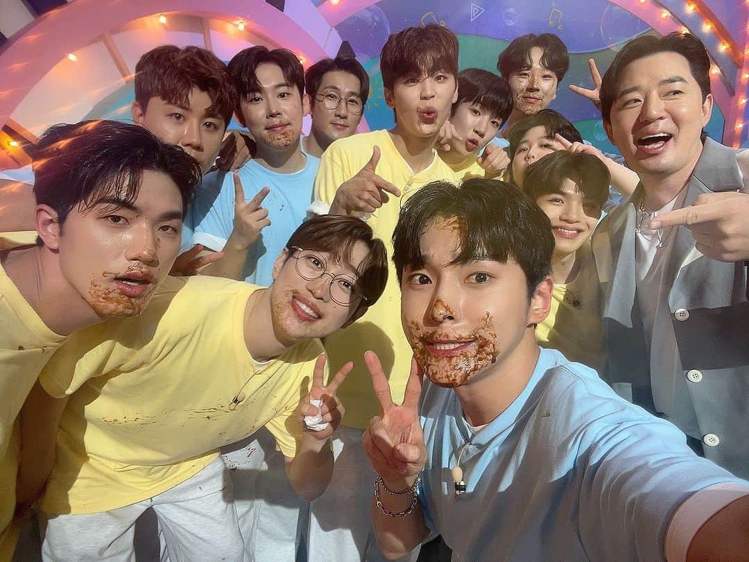 キム・ソンリのインスタグラム：「수요일은 밤10시 #TV조선 #트랄랄라브라더스 #본방사수 🔥🔥 불러주신 덕분에 또 한번 재밌게 놀다왔어요  제작진분들, 윤정선배님 @jangmasteryj , 붐 선배님 @boomminho , 출연진분들 모두 알라부🫶🙏」