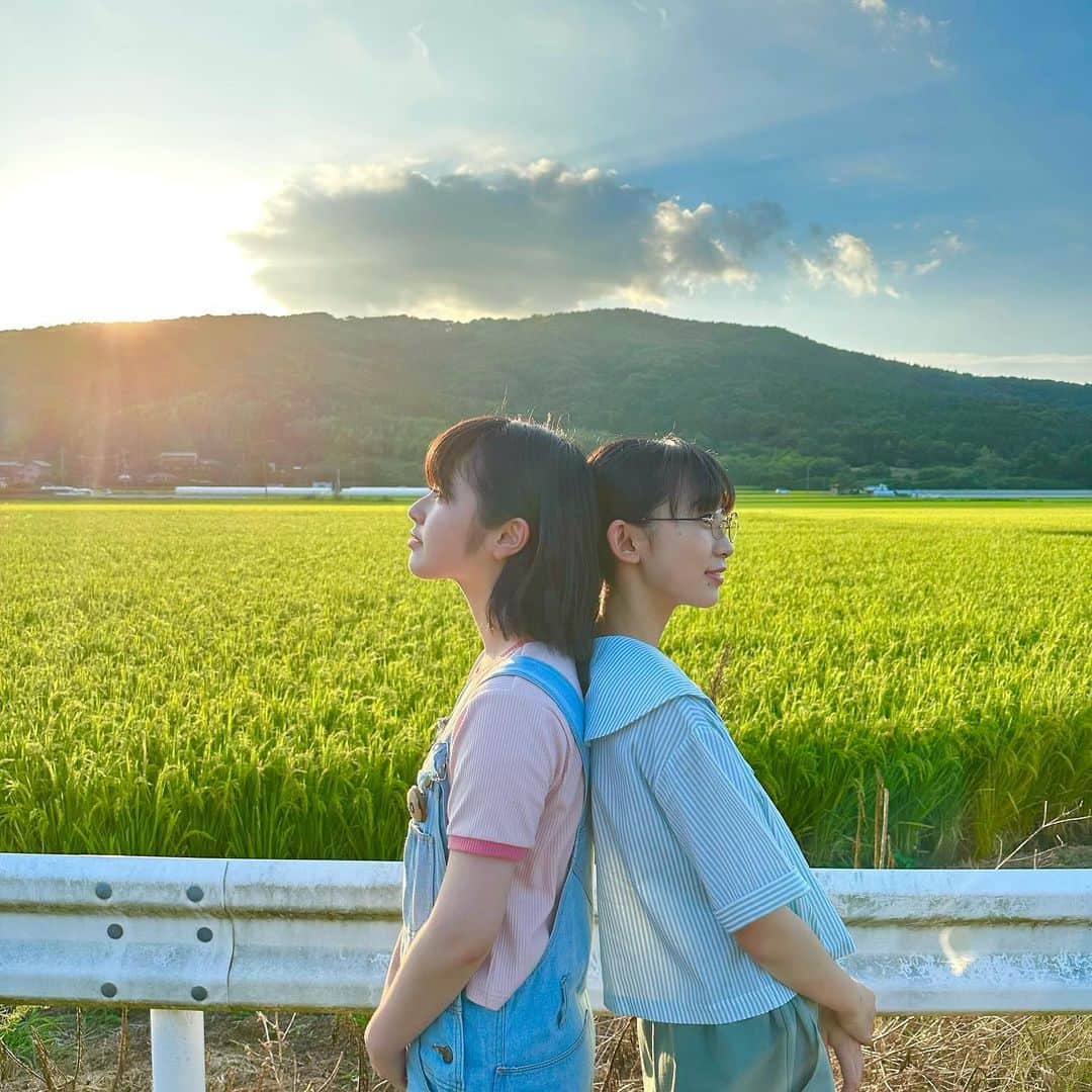 のインスタグラム：「今夜10時から「ばらかもん」第10話放送です！！ 今夜は美和も、未来について考える…ちょっと良い回です！ぜひご覧ください☺️  写真はダブルはなの夕焼けショットです✌︎」