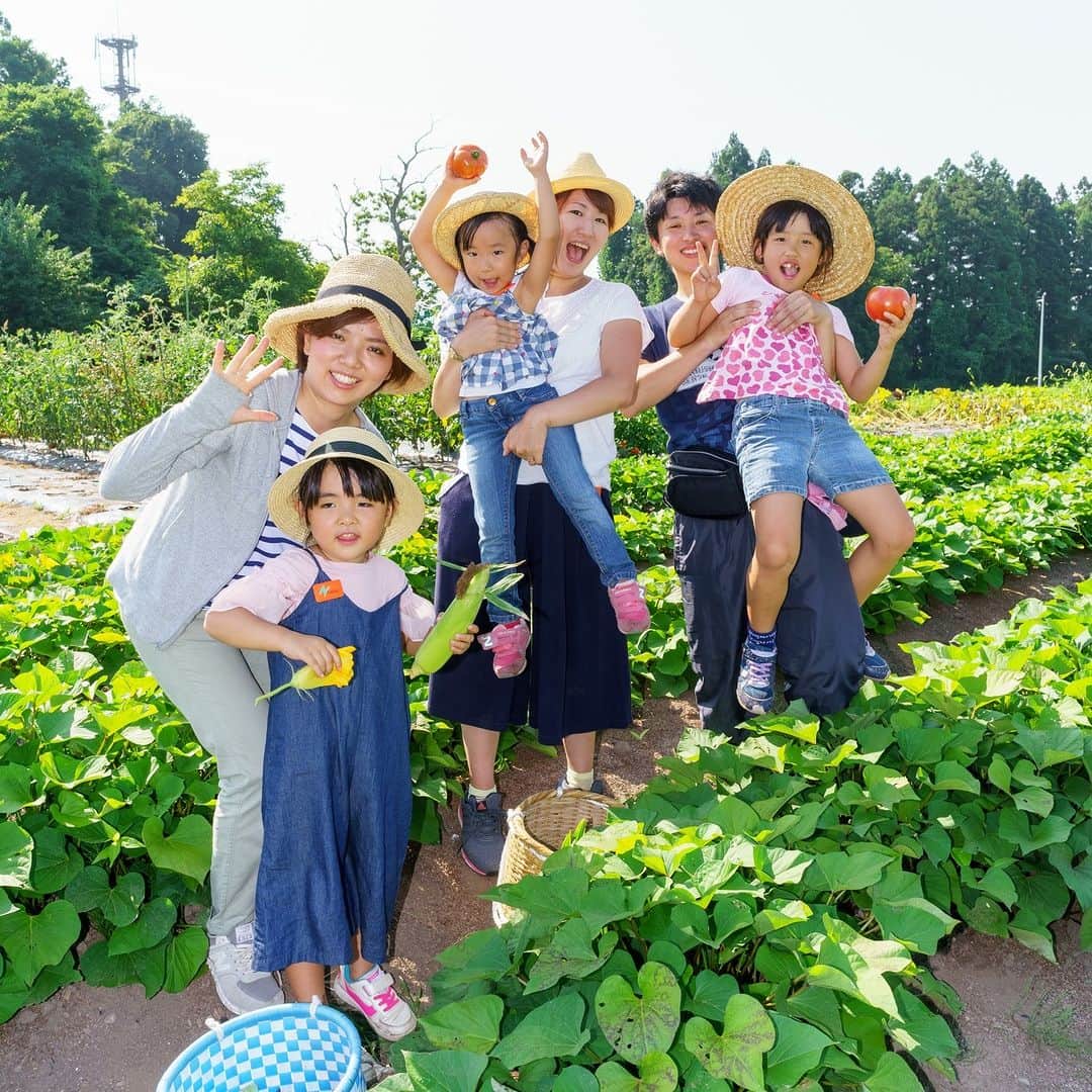福島県さんのインスタグラム写真 - (福島県Instagram)「【農泊体験（喜多方市）】  喜多方の魅力を味わえる「農泊」を体験してみてはいかがでしょうか？  農泊とは農村や農家に宿泊し、その地域の自然や文化、人々との交流を楽しむ旅行形態（グリーン・ツーリズム）のことです。「グリーン・ツーリズムのまち」を宣言している喜多方市では、豊かな自然の中で農作業をしたり、歴史や文化を楽しんだり、さまざまな体験をすることができます。  ゆったりとした時間の中で、普段の旅行とはひと味違う体験をしてみたい方は、喜多方市で農泊を体験してみてはいかがでしょうか？  #農泊体験 #農泊 #グリーンツーリズム #農業体験 #喜多方市 #会津地方 #福島県 #kitakatacity #fukushima #RealizeFukushima #NotADreamFukushima #ひとつひとつ実現するふくしま」9月13日 17時00分 - realize_fukushima