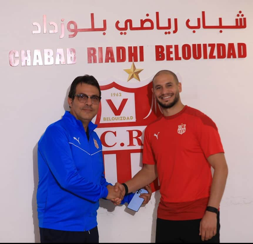 アドレーヌ・グェディウラのインスタグラム：「Un Honneur d’être Belouizdadi,  Une fierté de venir dans le championnat Algérien ❤️🤍🇩🇿 @chabab.riadhi.belouizdad  #chababzhoudj #crb #dababa #tiribark #chriki #bledihiyadjazair #weshyakho  #avancielKoudam #allezzhoudj  #bismillah #algeria #alger」